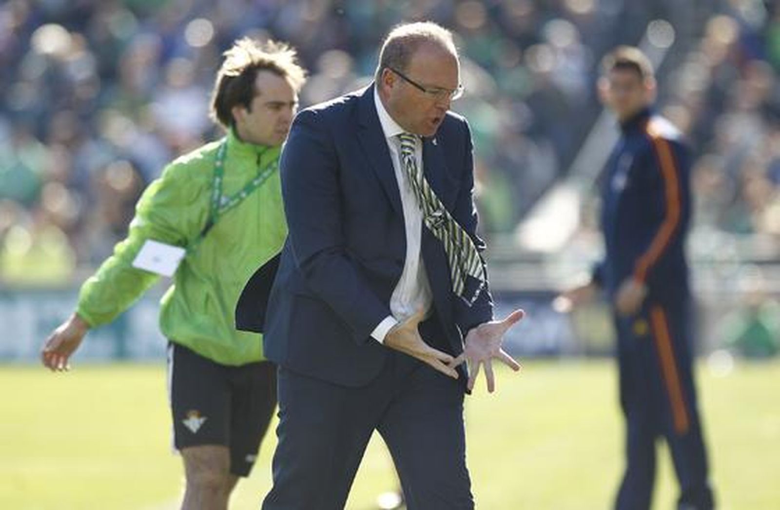 El Granada aprovecha el empuje del nuevo entrenador para vencer al Betis, que realizó una mala primera parte.

Foto: Antonio Pizarro