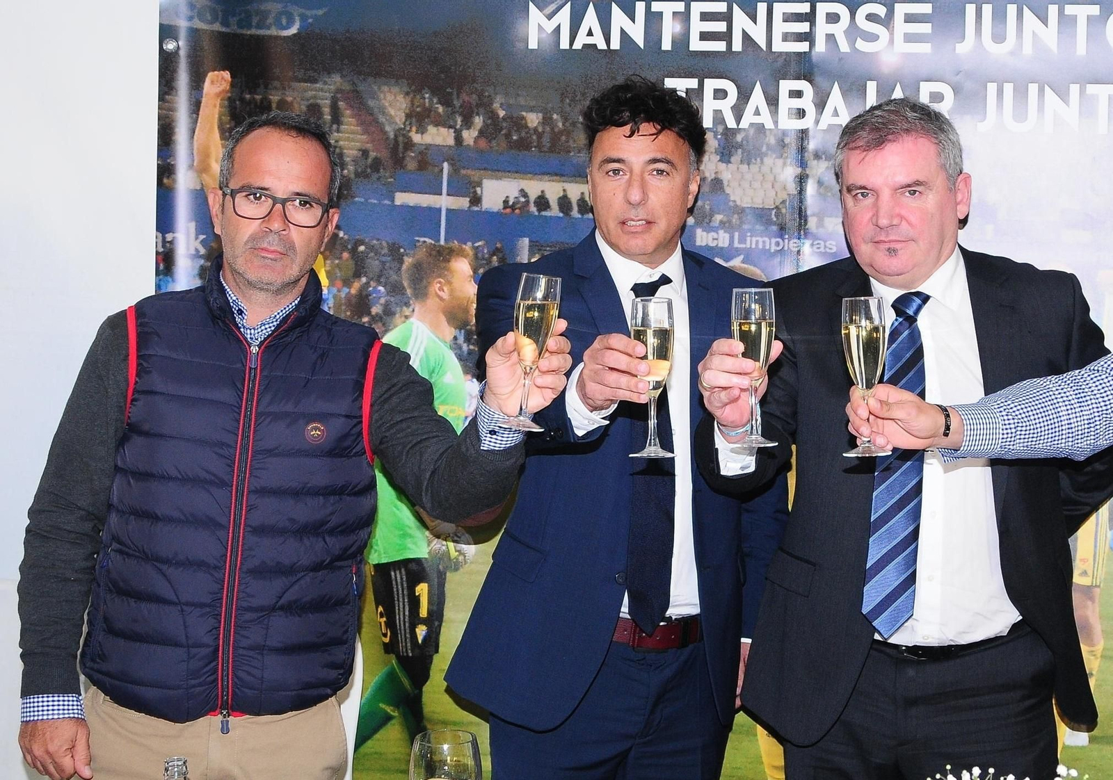 Cervera, en un brindis junto a Pina y Vizcaíno; eran otros tiempos.