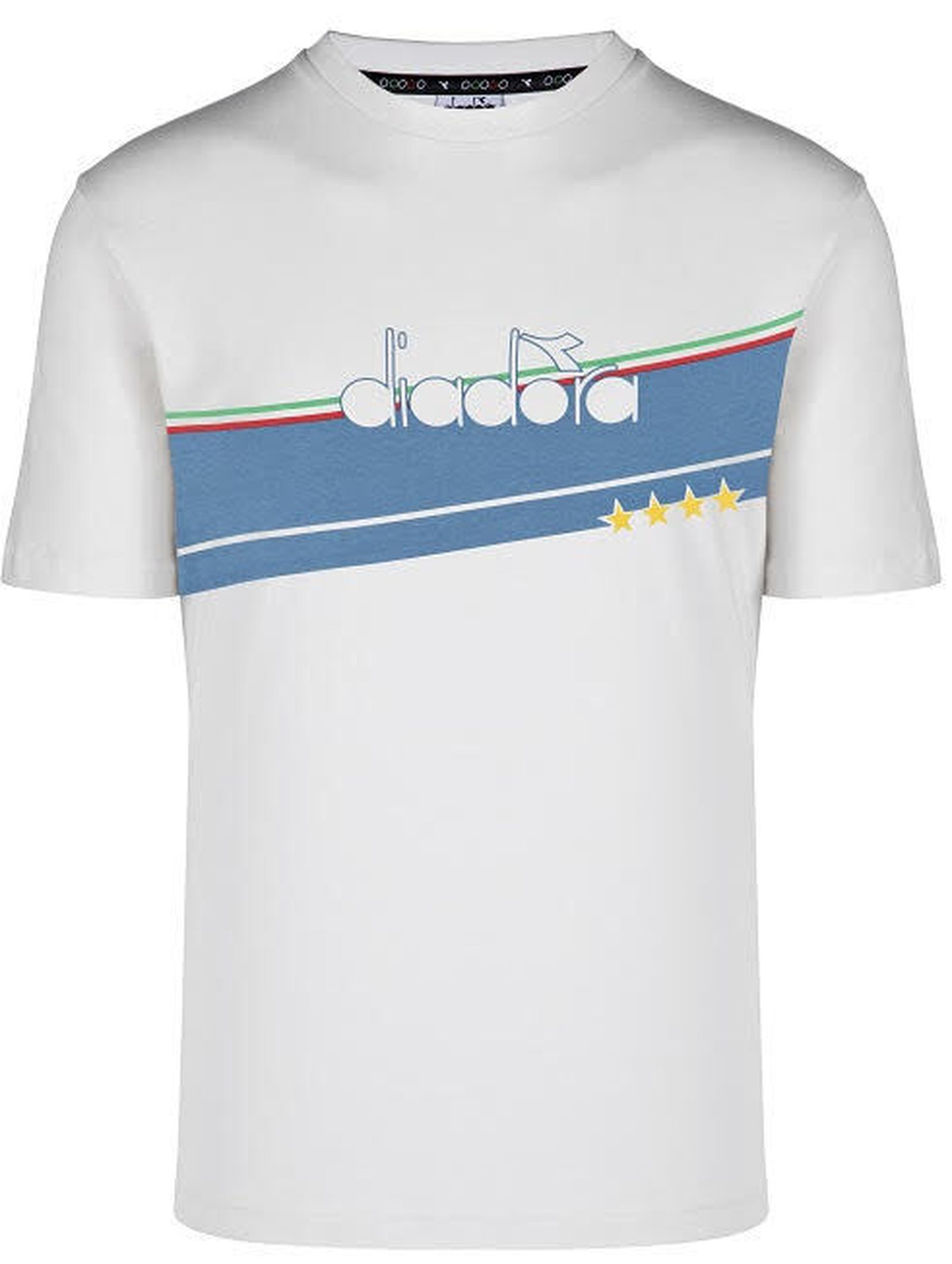 Modelo de la nueva línea Sportswear de Diadora