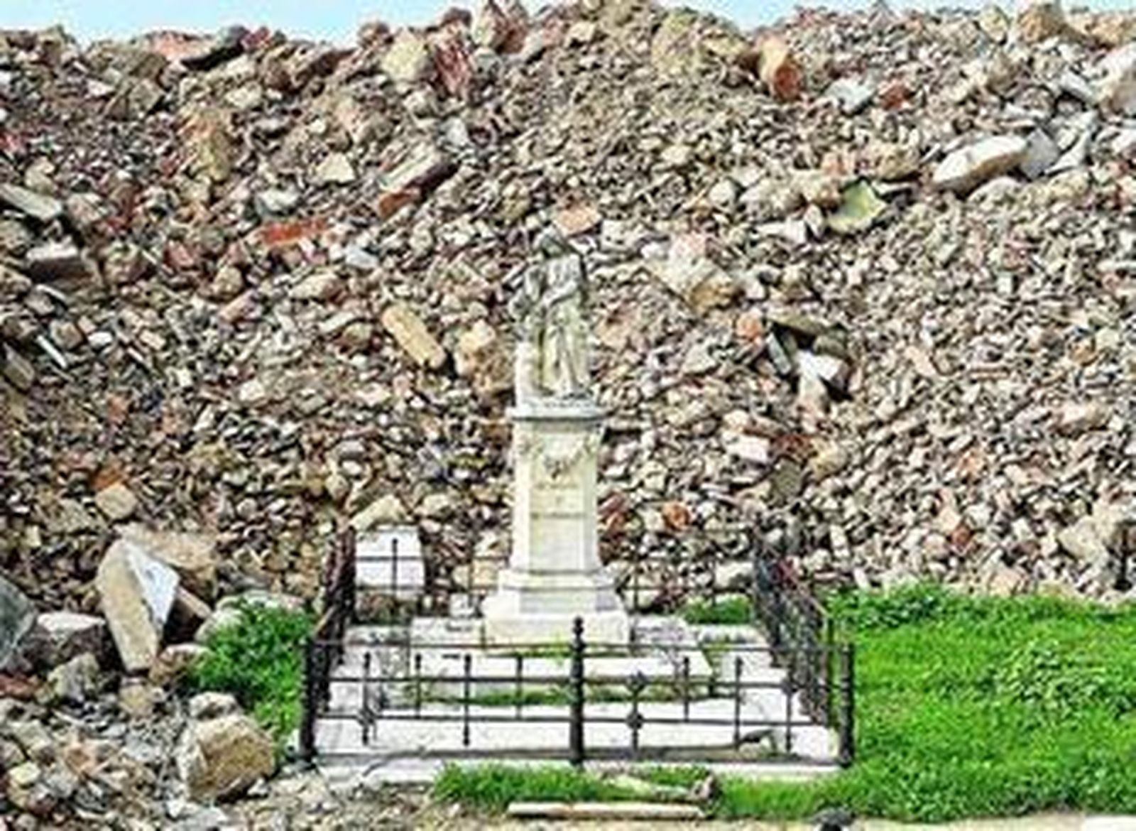 Una imagen del cementerio de San José, donde se realizarán las exhumaciones de quince víctimas del franquismo.
