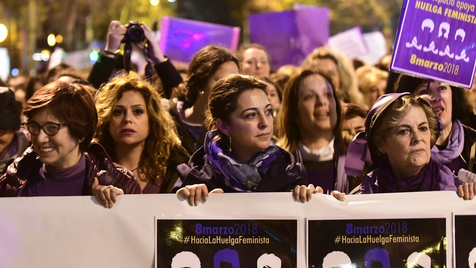 La alcaldesa, al frente de la marcha feminista del 8 de marzo.