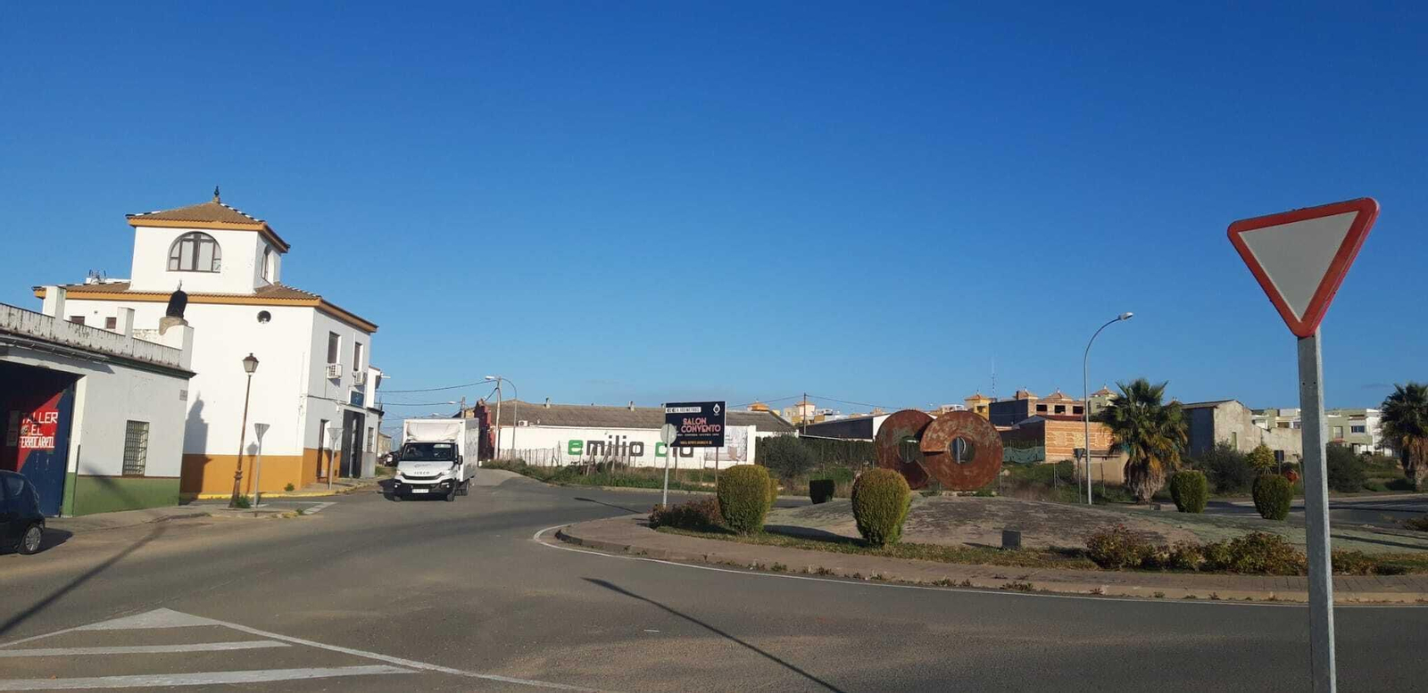 Rotonda a la izquierda