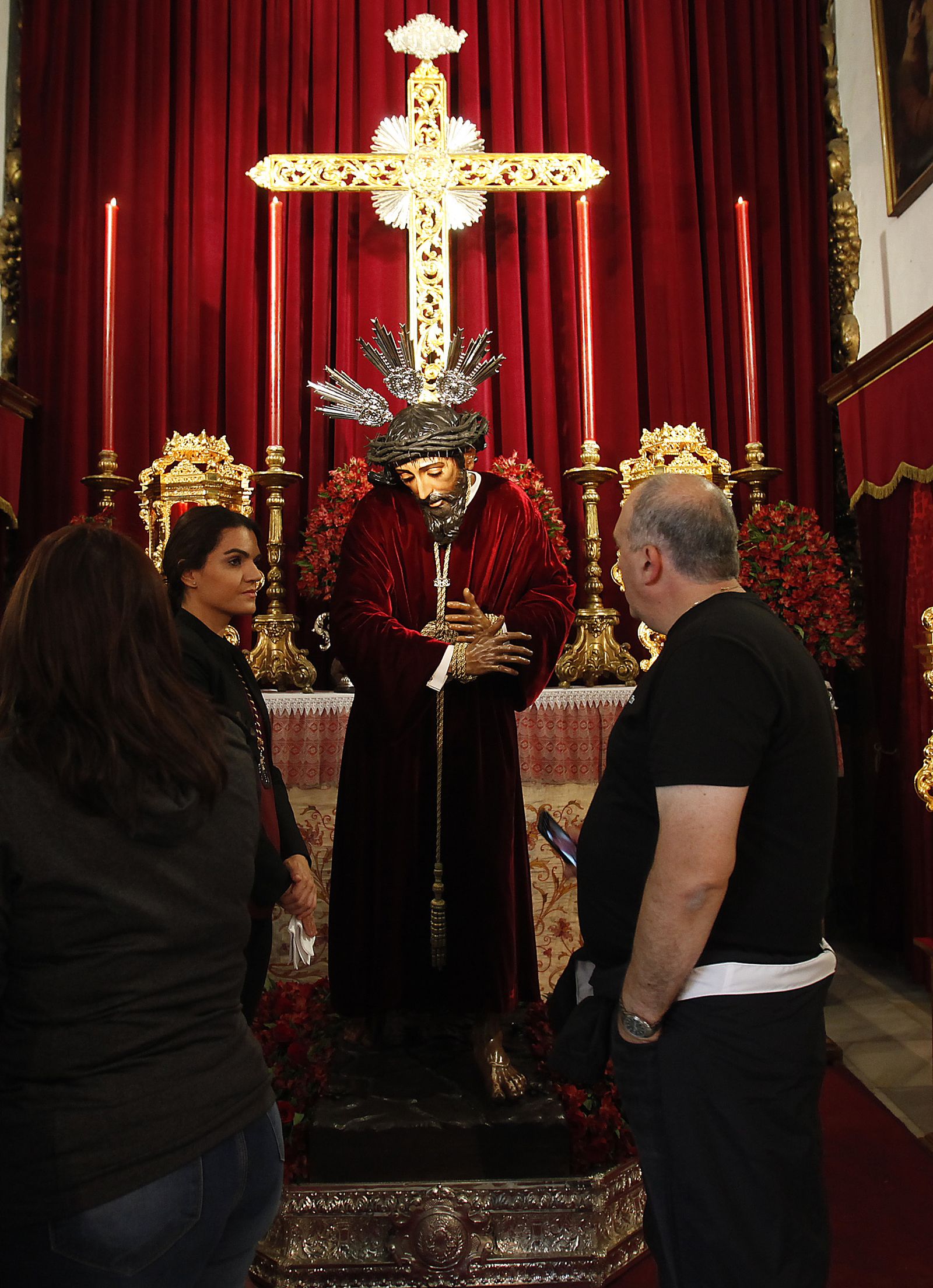 Besapies del Cristo del Cachorro y besamanos del Jesús Nazareno