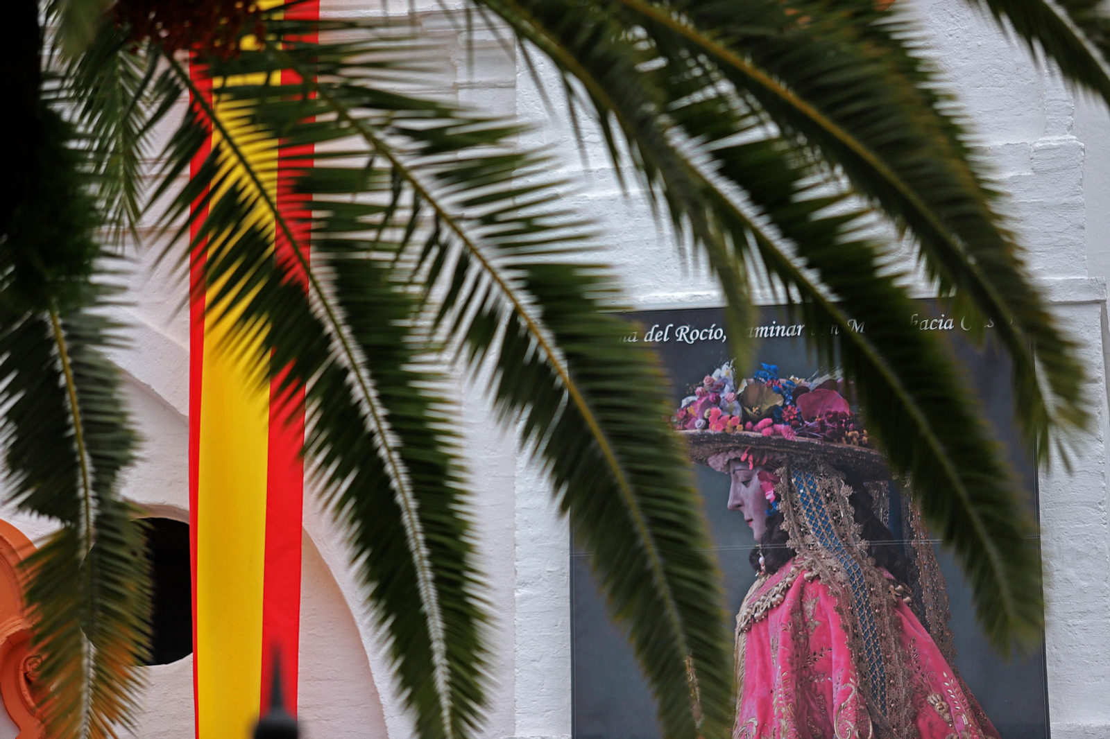 Imágenes de la jornada especial vivida en Almonte sin la procesión de la Virgen del Rocío