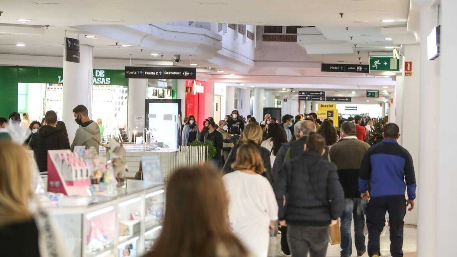 Galerías comerciales del centro comercial Bahía Sur, en una imagen de archivo.