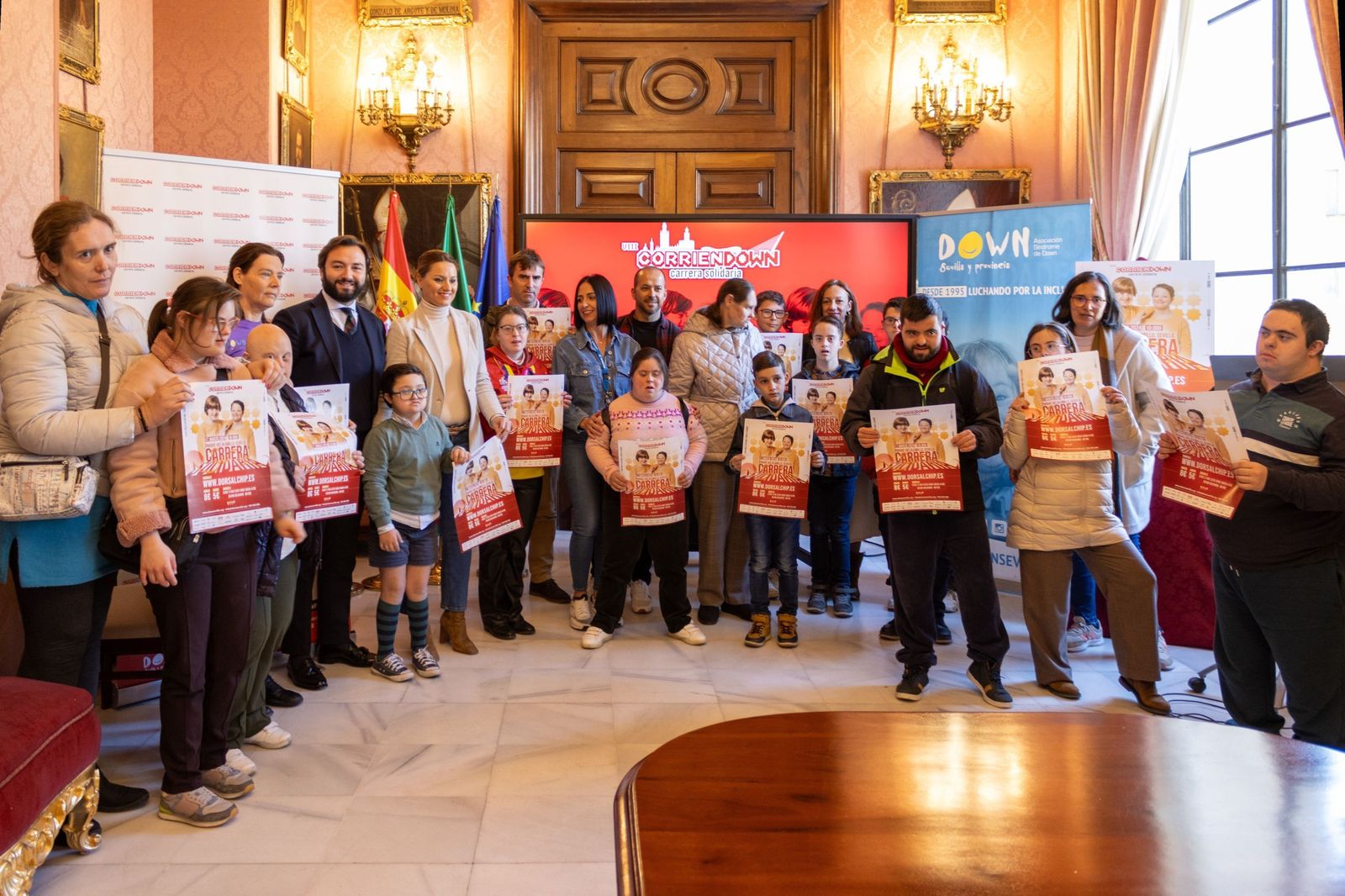 La presentación de la VIII edición de 'Corriendown' en el Ayuntamiento de Sevilla.