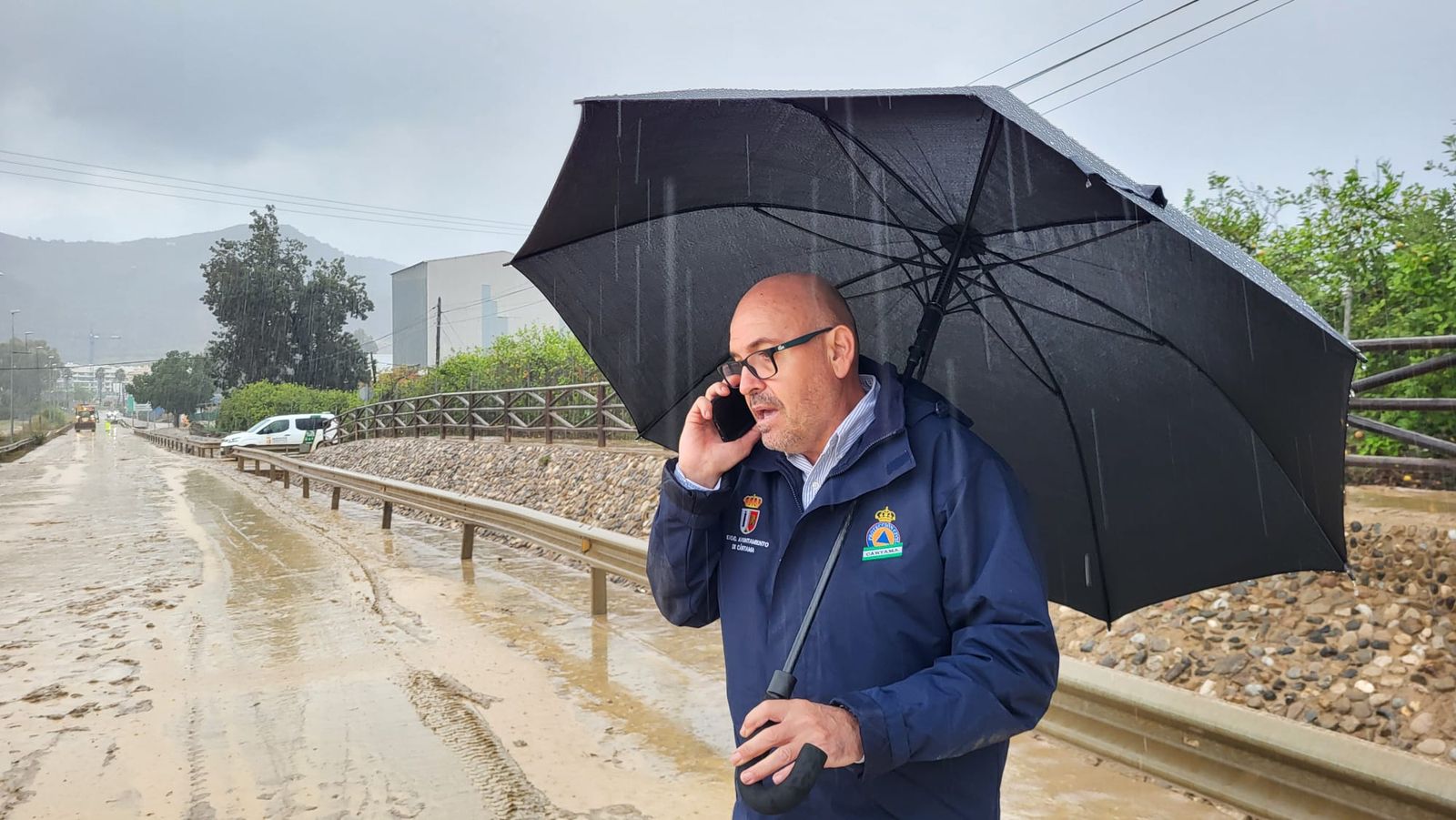 Carretera de Cártama cortada por el desbordamiendo del río Guadalhorce