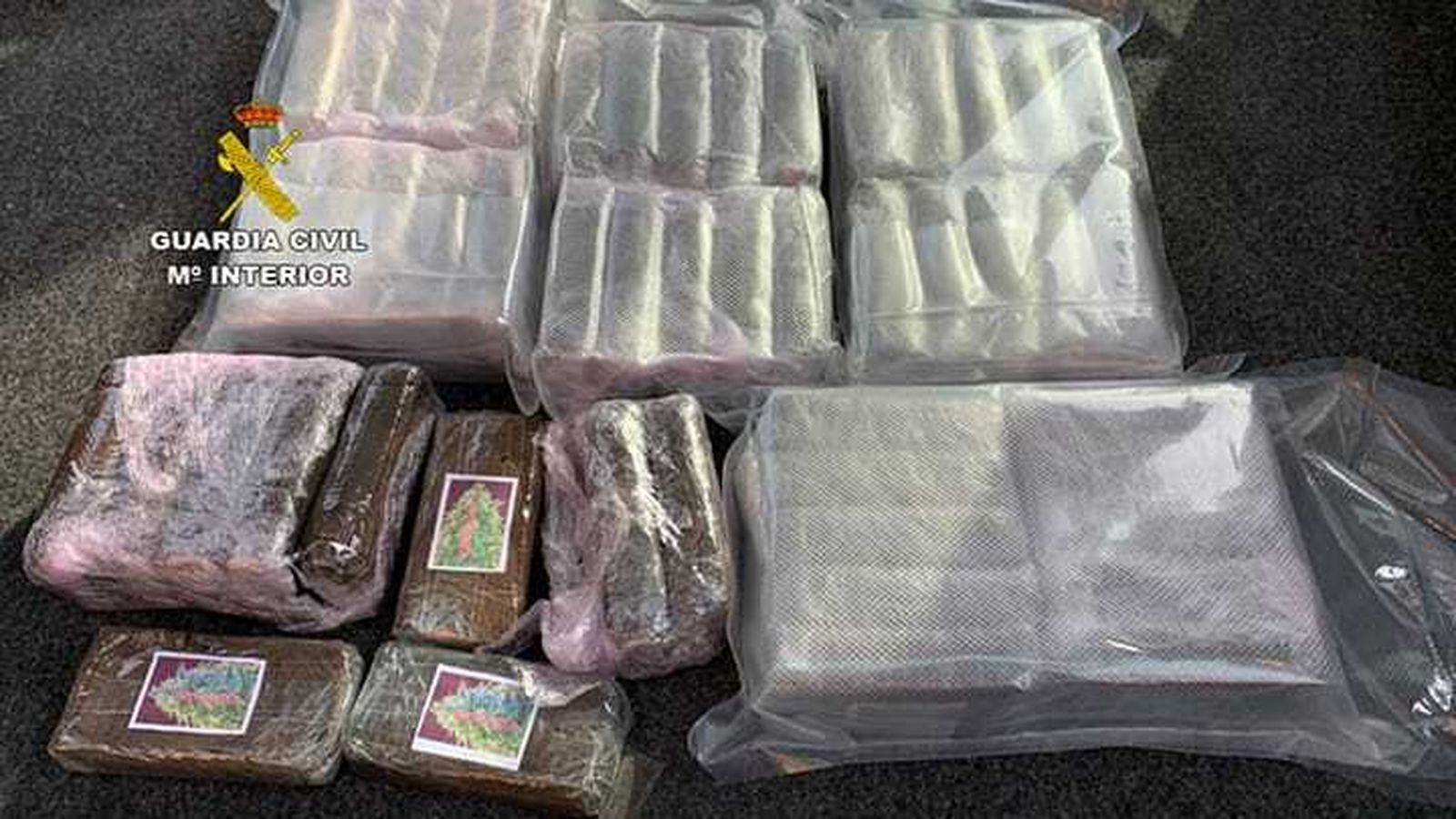 Las placas de hachís que se encontraron en el doble fondo del vehículo