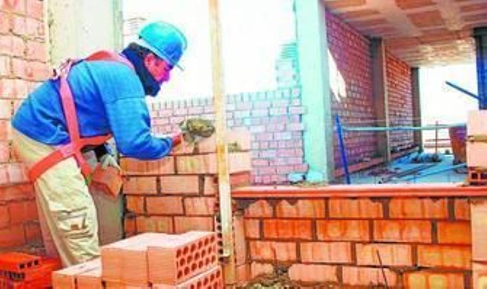 El porcentaje de empleados en la construcción en España ha caído de un 11% a un 5,8% en 2015.