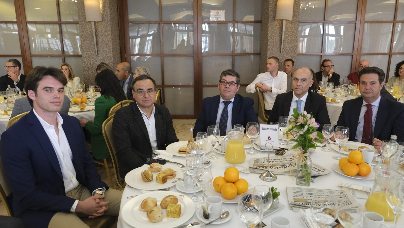 Desayuno coloquio de Grupo Joly y Cajasur, con la participación del ponente Enrique de los Ríos