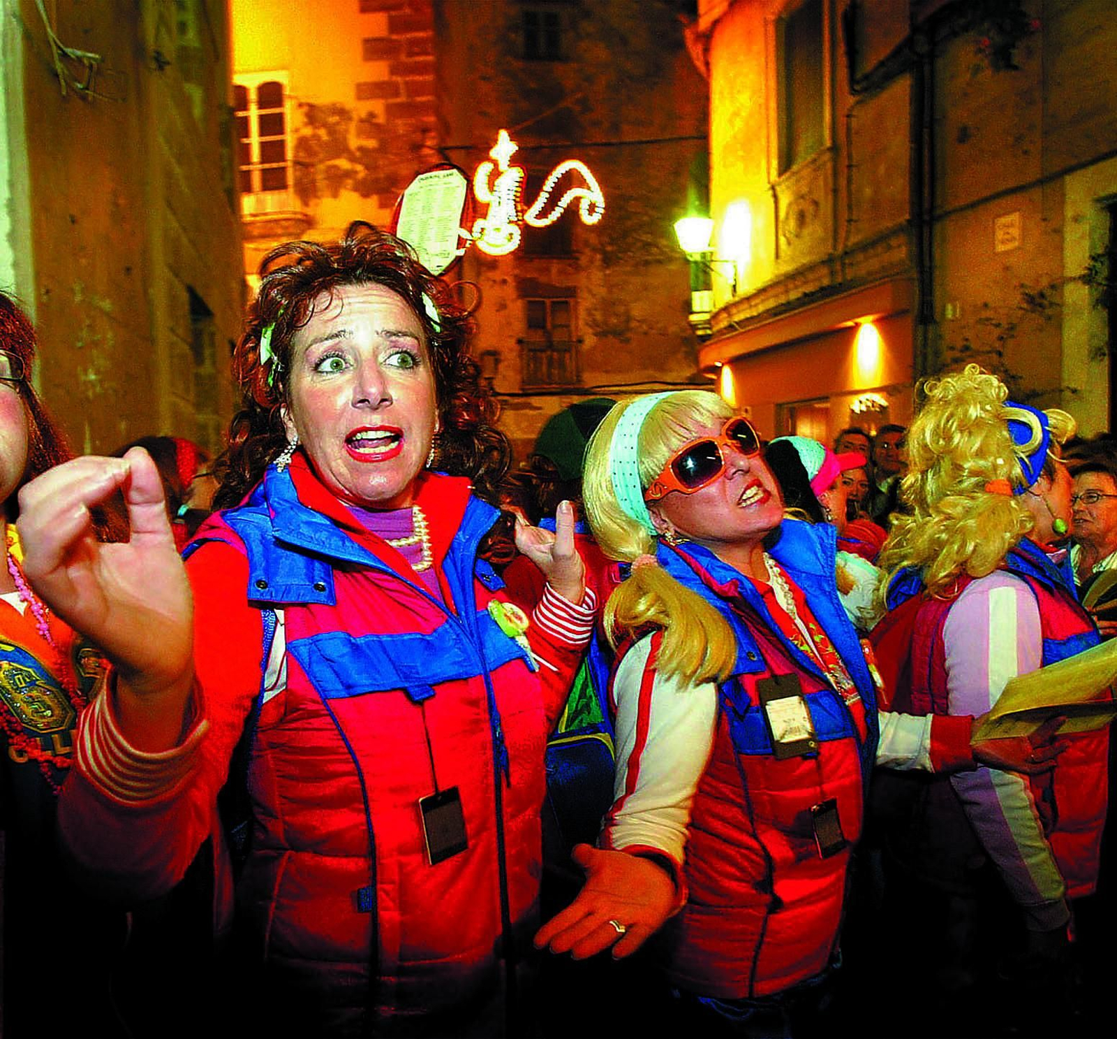 Las Ilegales ampliaron su numero y su radio de acción a otros barrios , como fue el caso de El Pópulo.