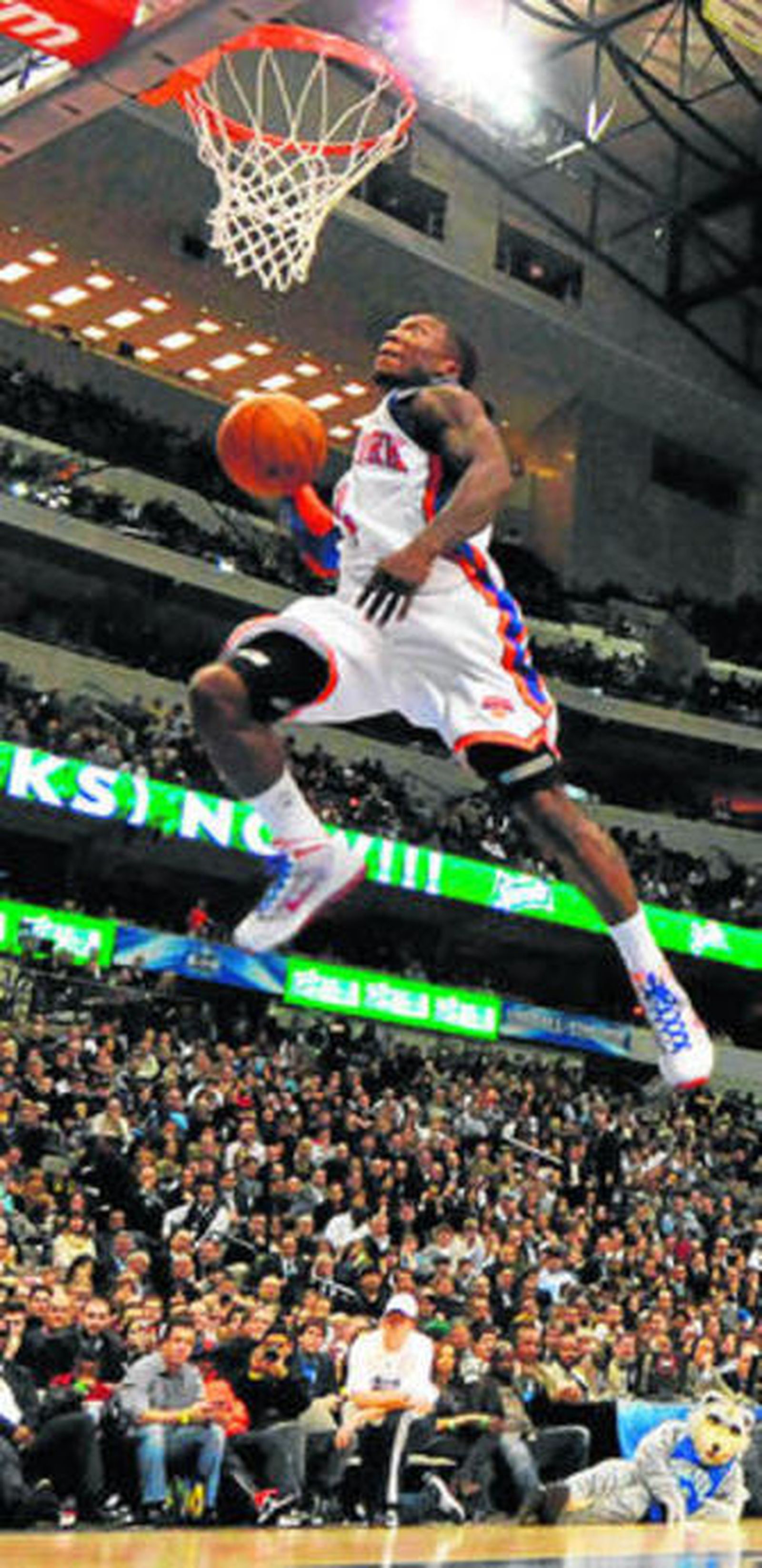 Nate Robinson, en uno de sus espectaculares saltos.