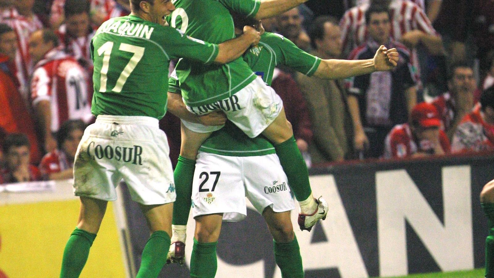 Los jugadores del Betis celebran el pase a la final de 2005.