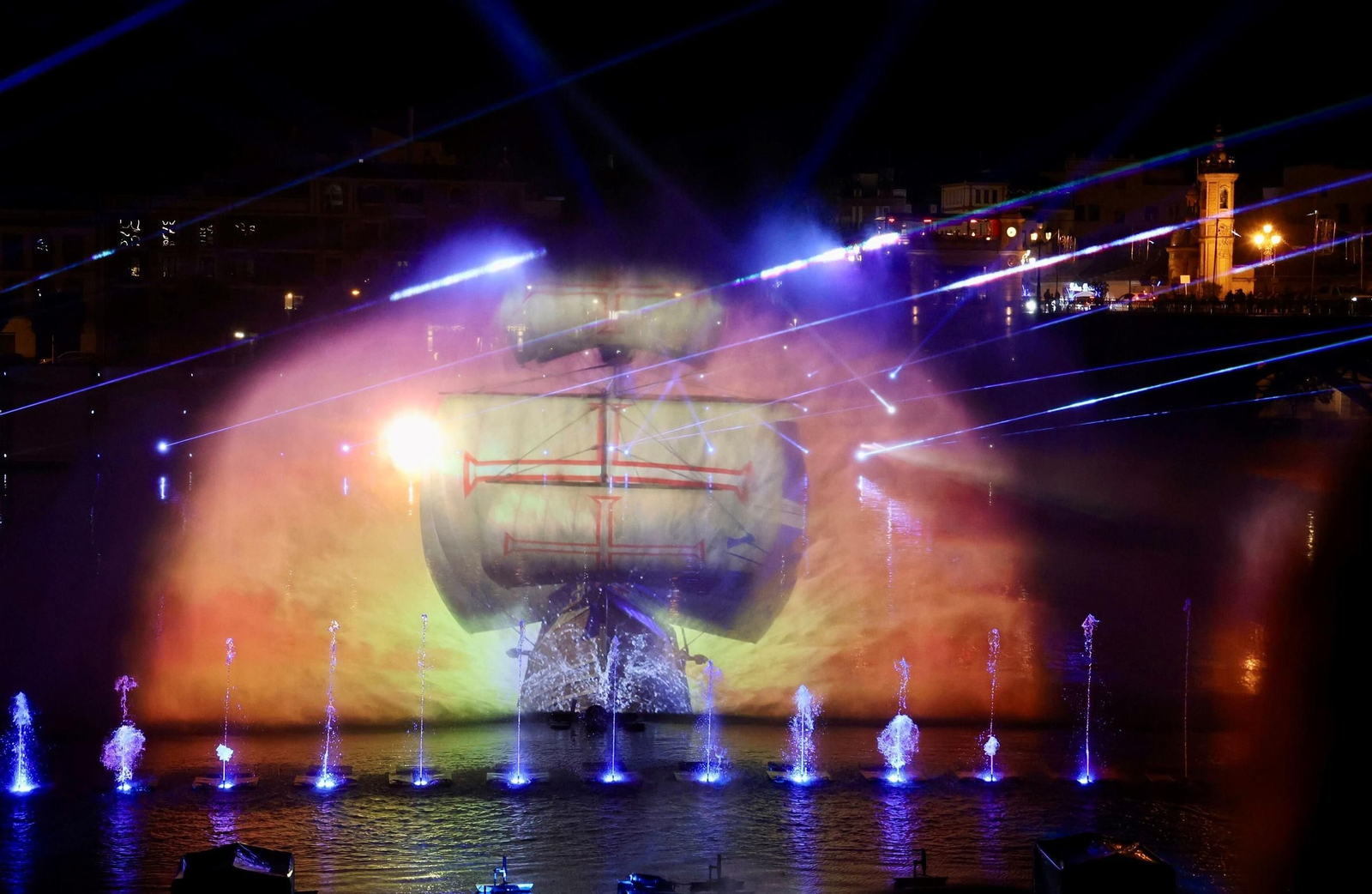 Así es la nueva edición de 'Navigalia': las fotos del espectáculo en el río