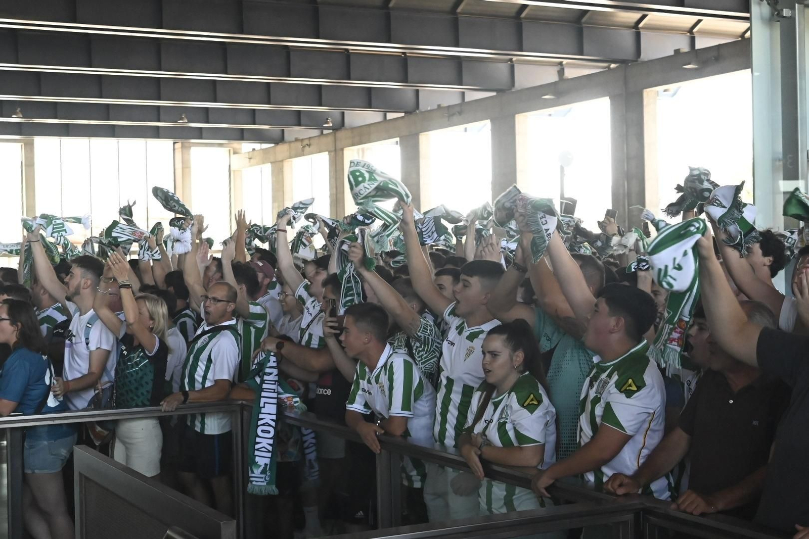 Las mejores fotos de la despedida al Córdoba CF antes de su viaje a Barcelona