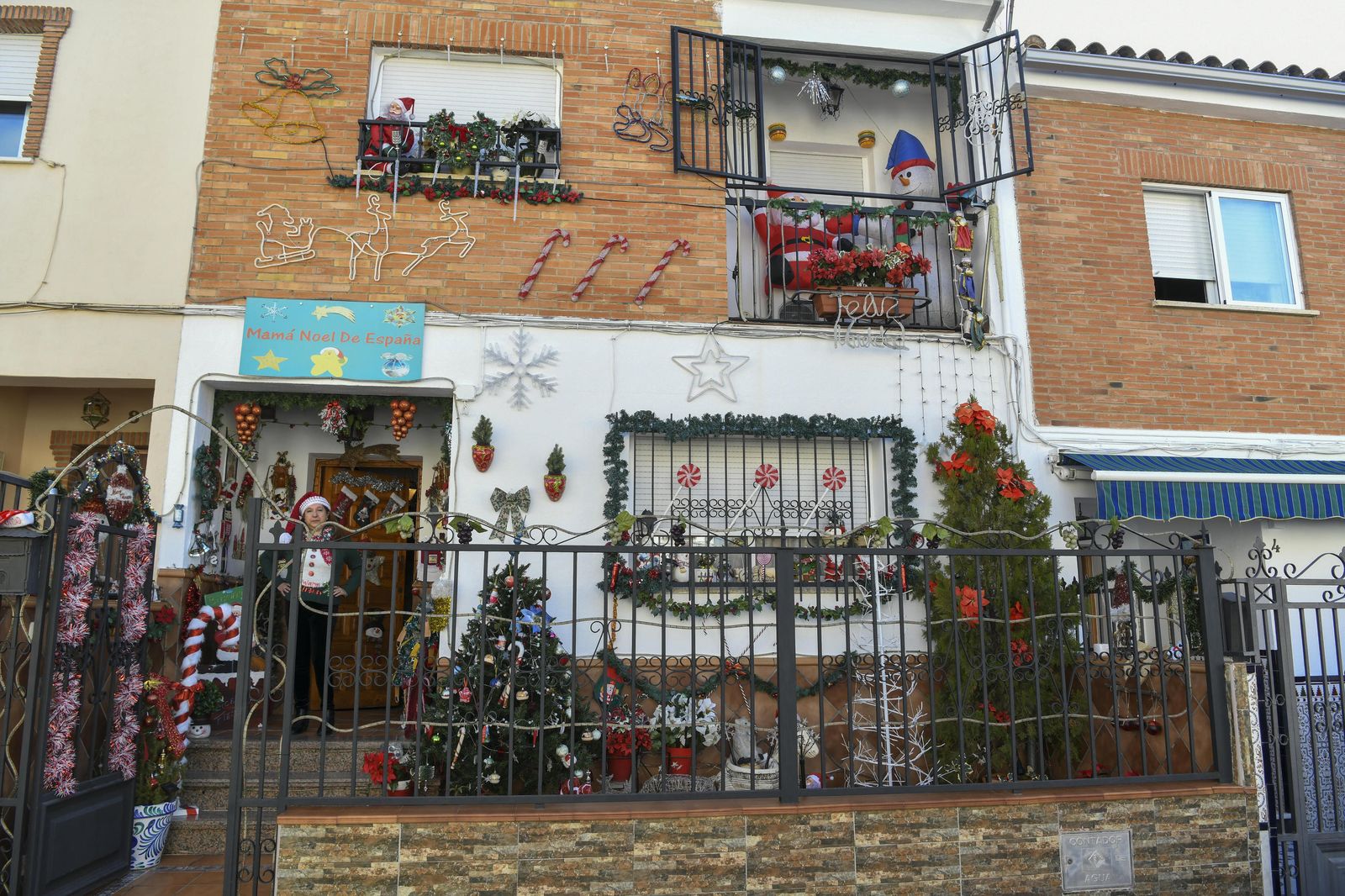 Fotos de la casa decorada por Navidad de la Mamá Noel de España