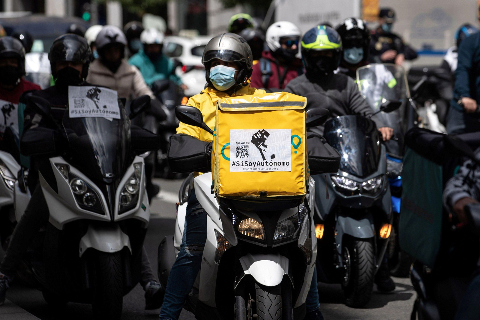 Cientos de repartidores protestan por la aprobación de la ley