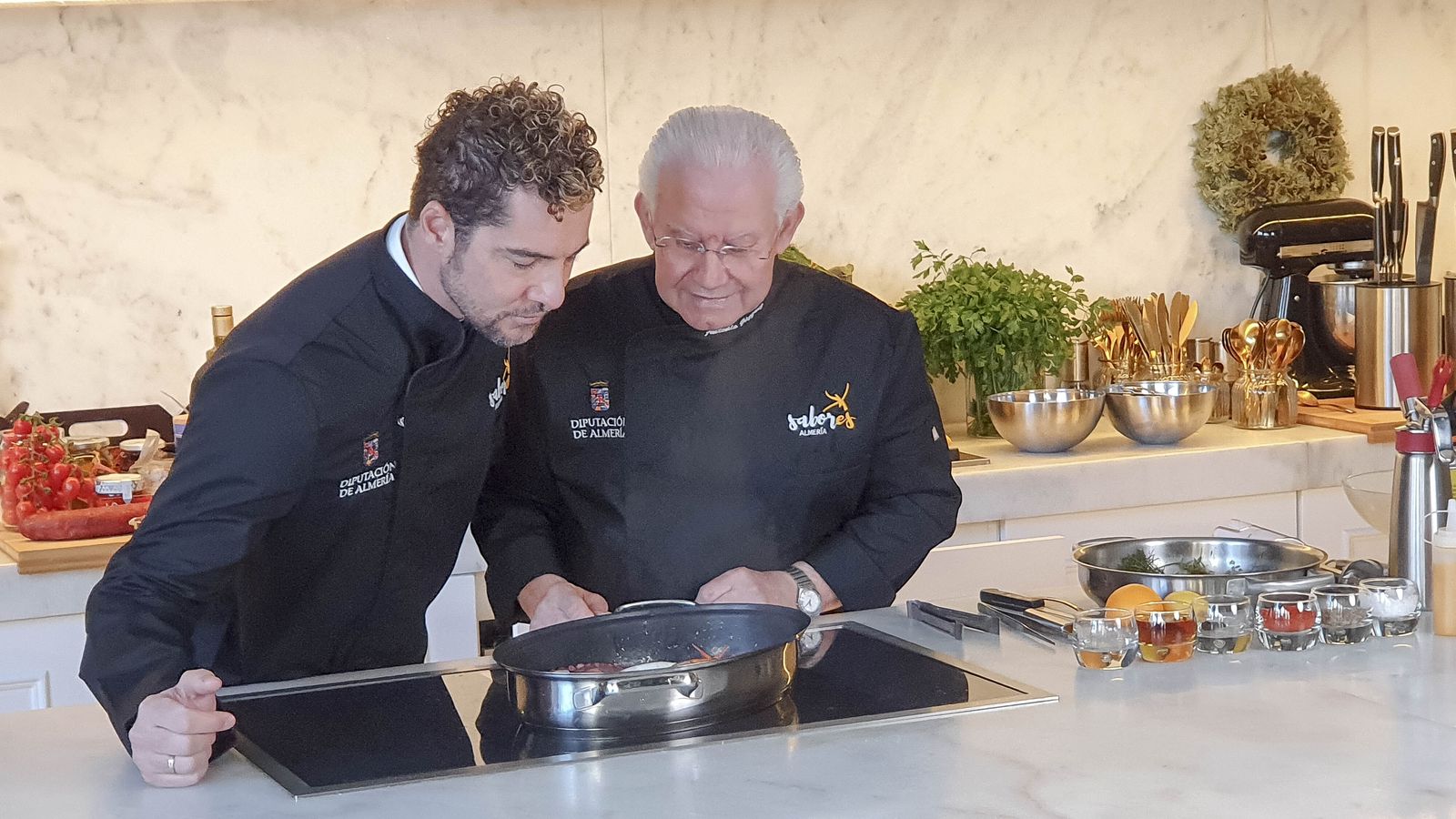 Bisbal promociona los productos de ‘Sabores Almería’ durante la Navidad