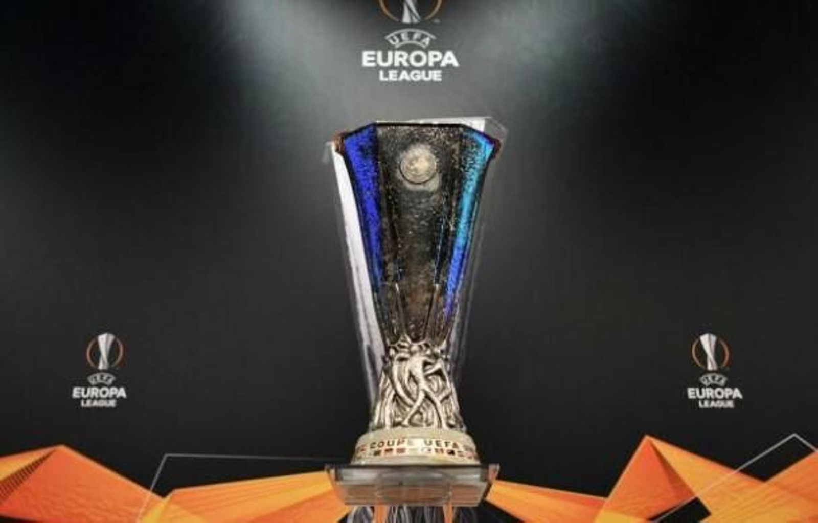 Imagen del trofeo de plata de 15 kilos que el Sevilla ha ganado cinco veces.