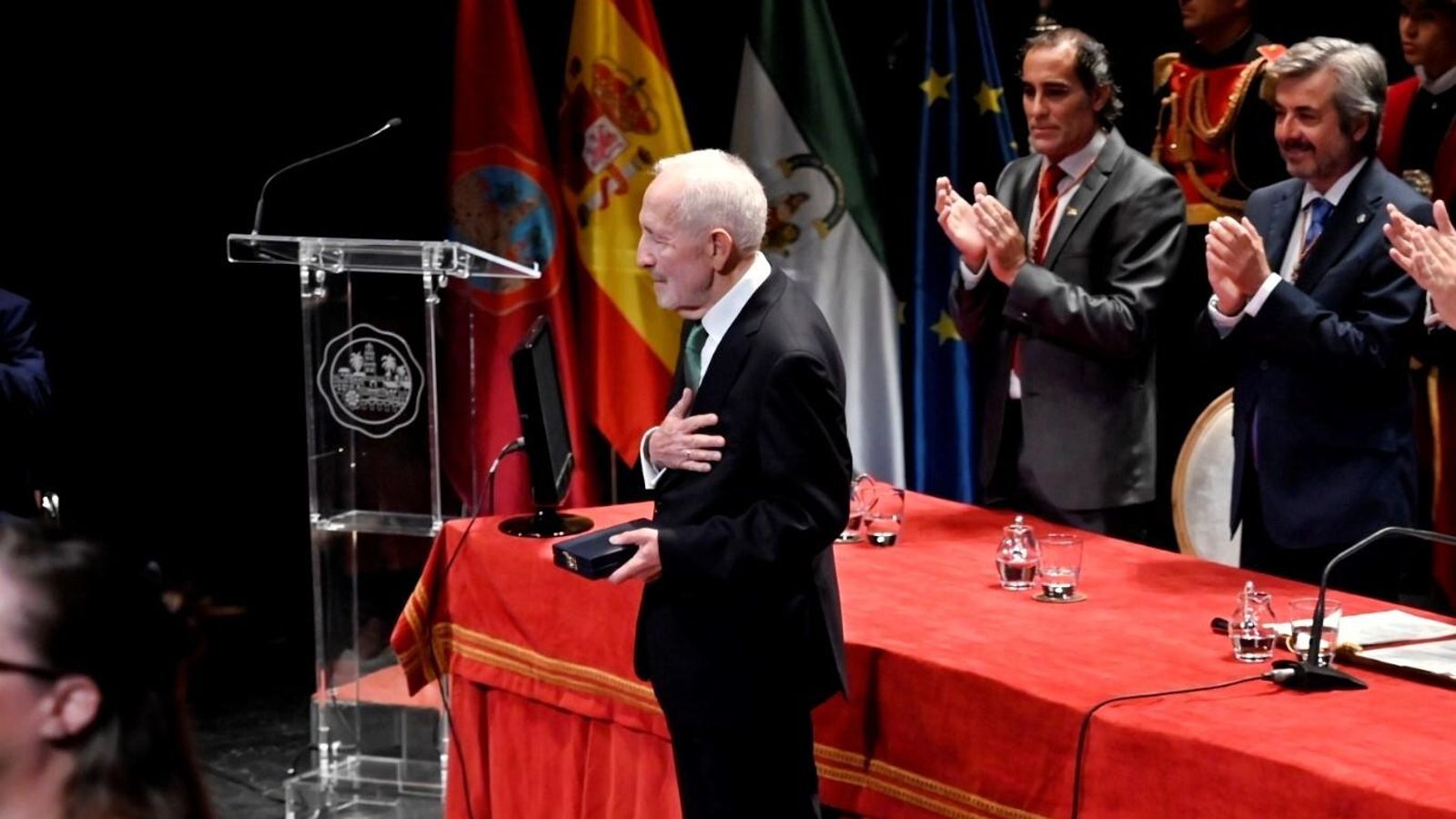 Francisco Solano Márquez tras recibir la distinción. Francisco Solano Márquez tras recibir la distinción.