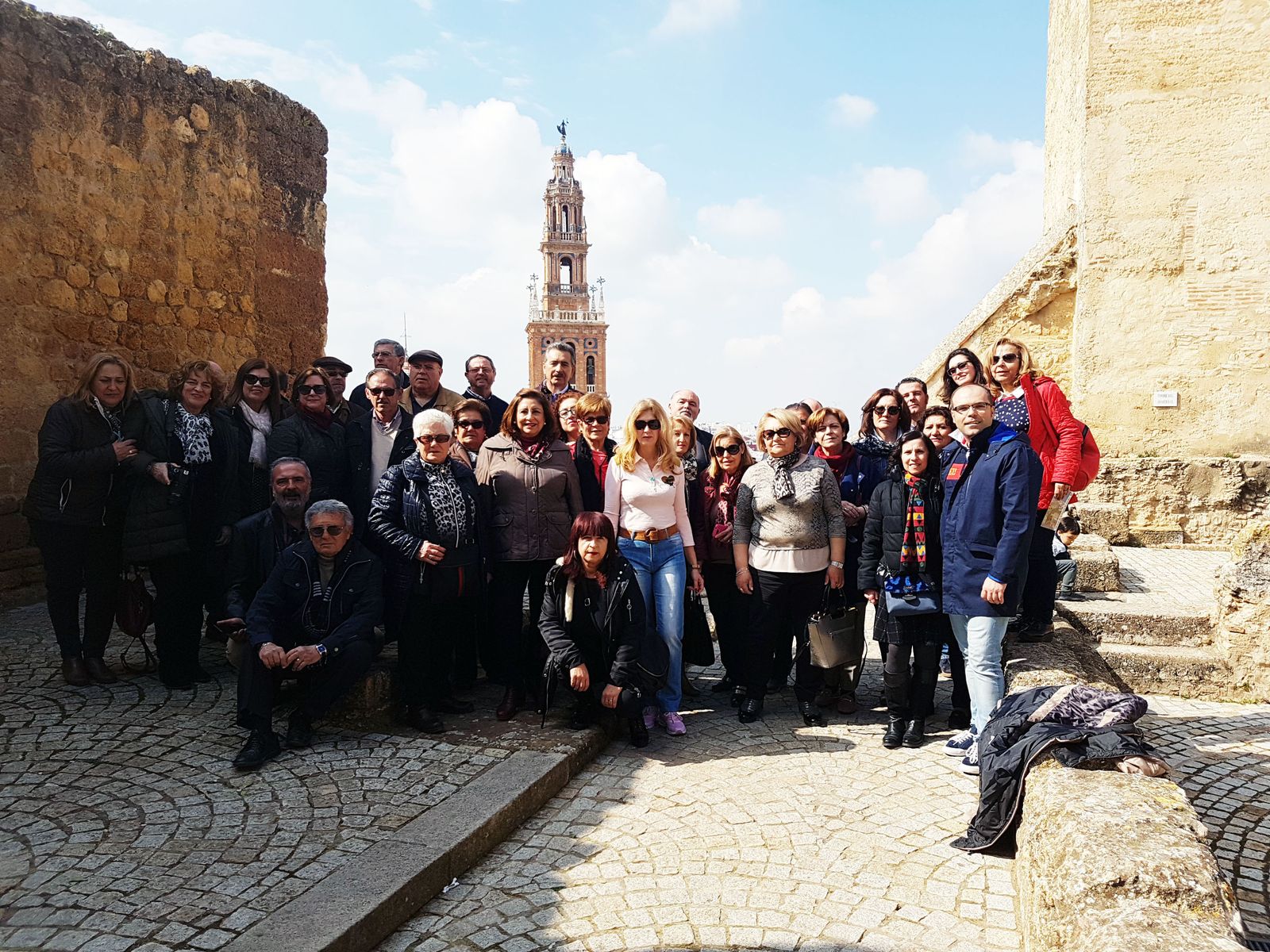 La expedición de roqueteros, durante su visita en tierras sevillanas.
