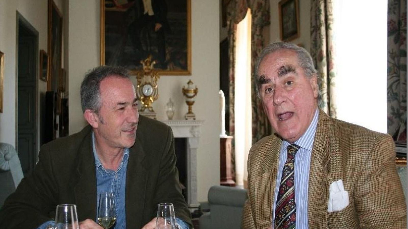 Manuel Domecq Zurita y el autor del artículo en el Palacio de Campo Real.