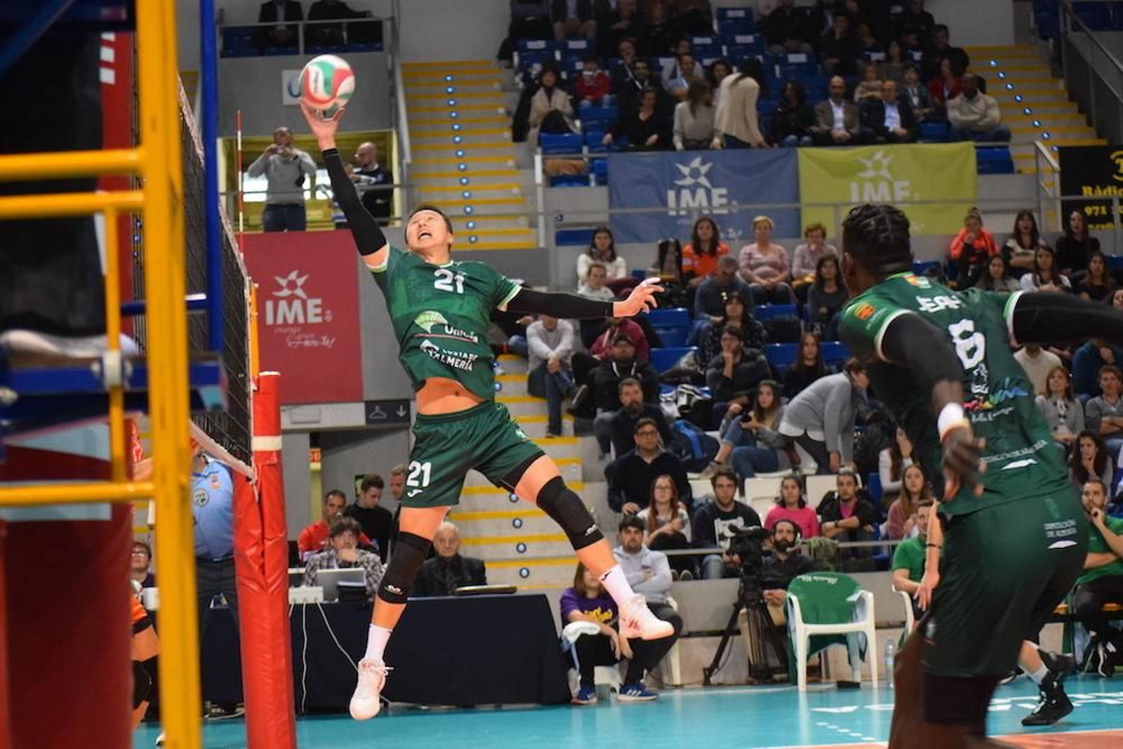 Huang es ante al COVID-19 lo mismo que con el vóley