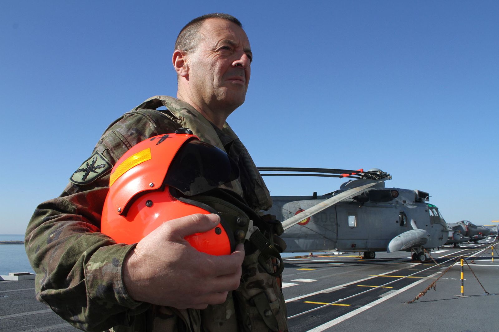 Imágenes de las primeras horas del portaaviones "Juan Carlos I" en el puerto de Huelva, durante su visita este fin de semana
