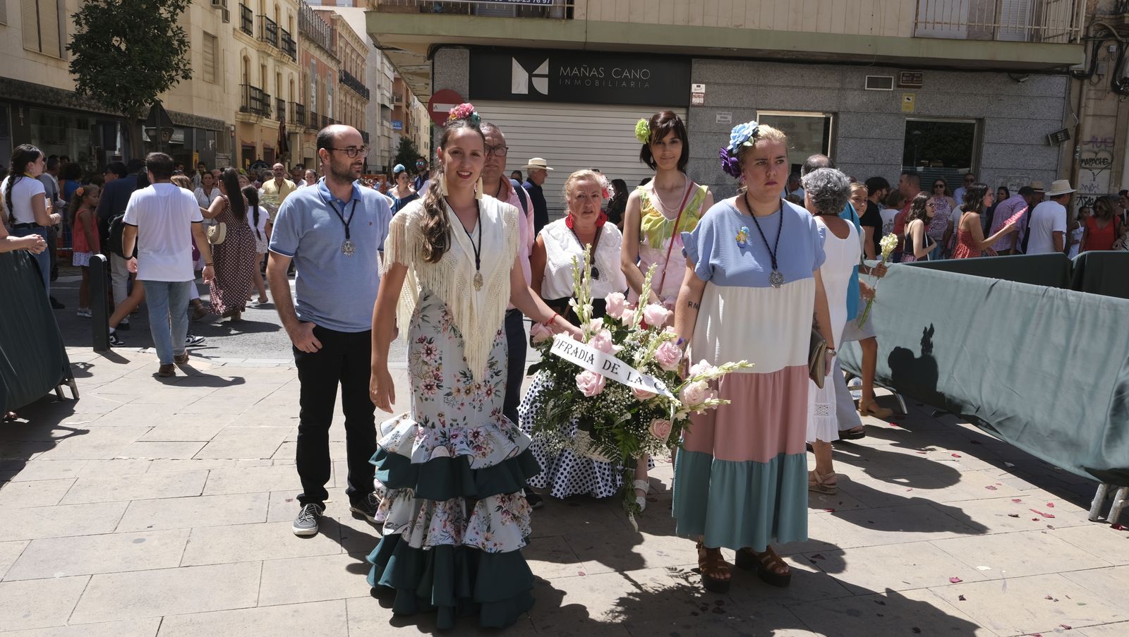 Imágenes de la ofrenda floral a la Virgen del Mar. Feria de Almería 2022