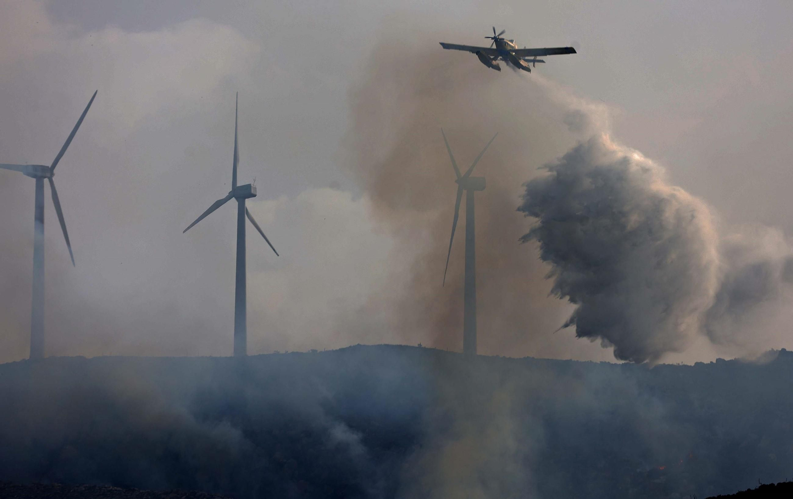 Intervención durante uno de los incendios registrado en Tarifa