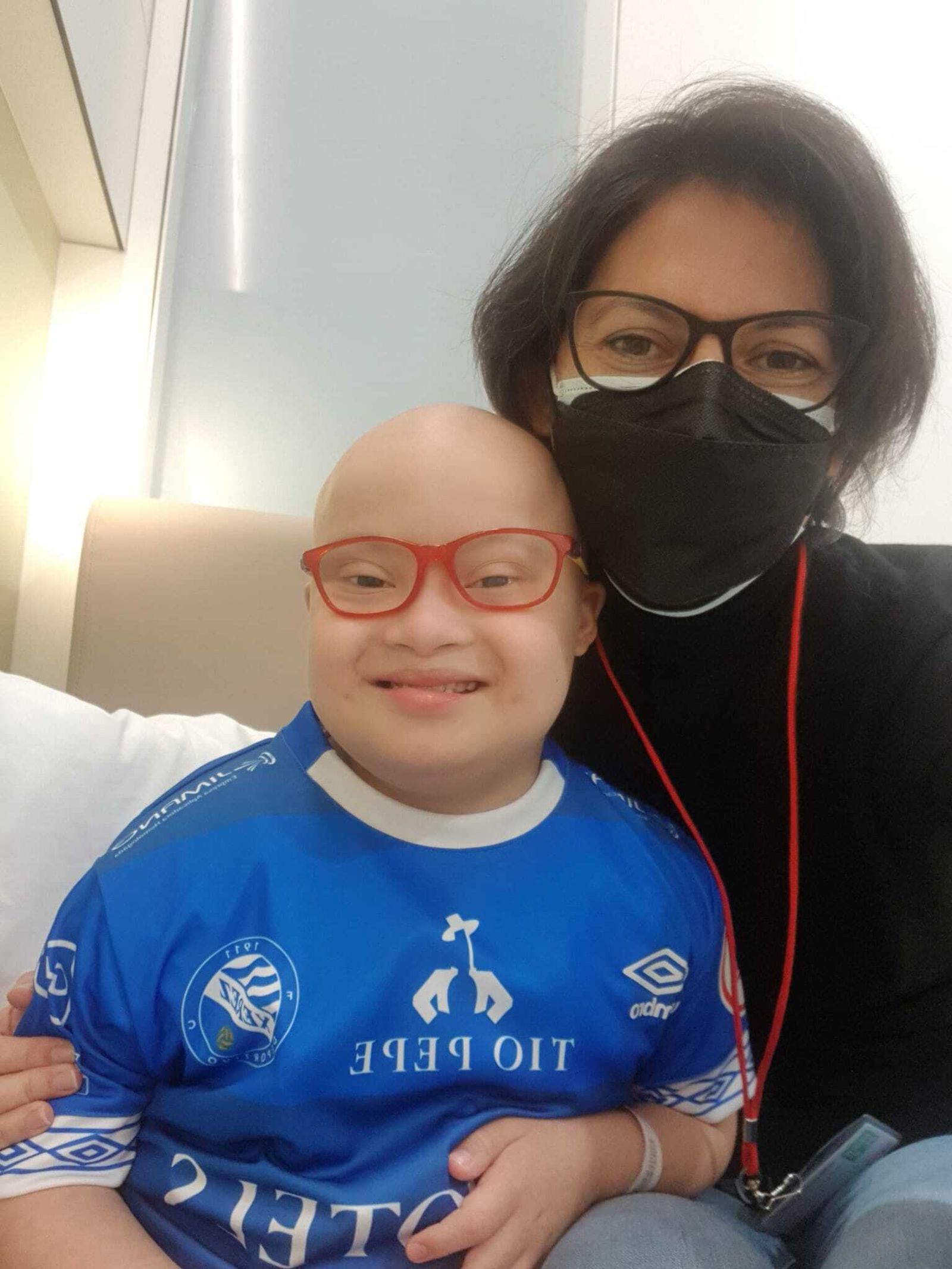 Miriam y Mauri, en su habitación del hospital de Barcelona.