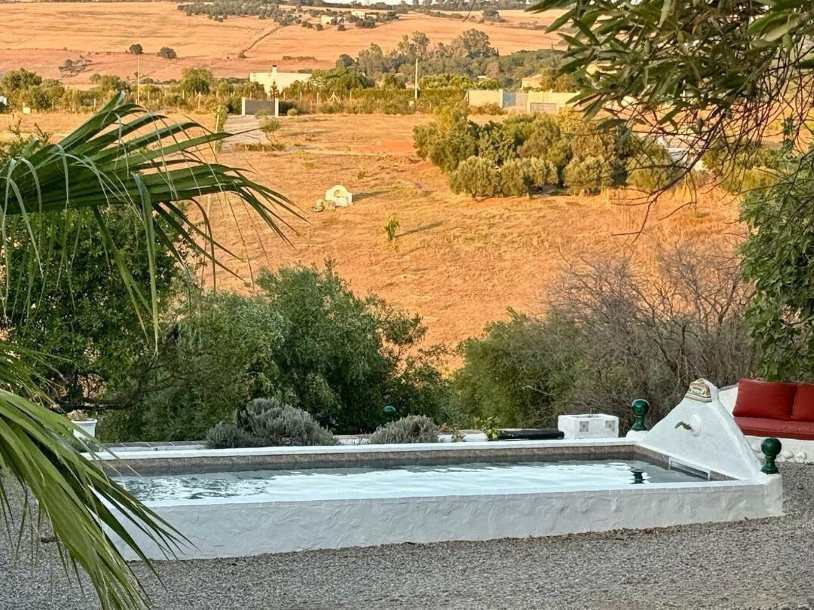 La alberca, en líneas tradicionales.