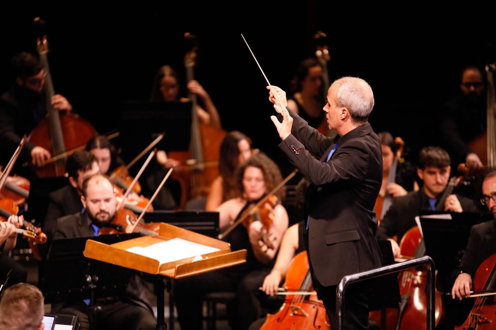 El concierto de la Orquesta de la UAL en el Auditorio Maestro Padilla, en imágenes
