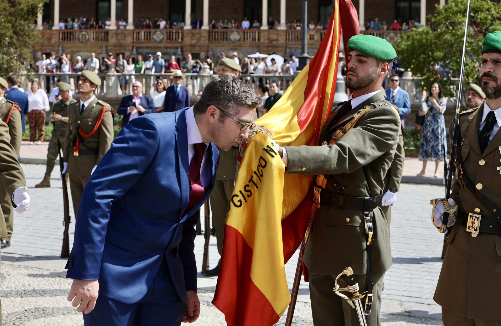 Jura de bandera de personal civil en Sevilla