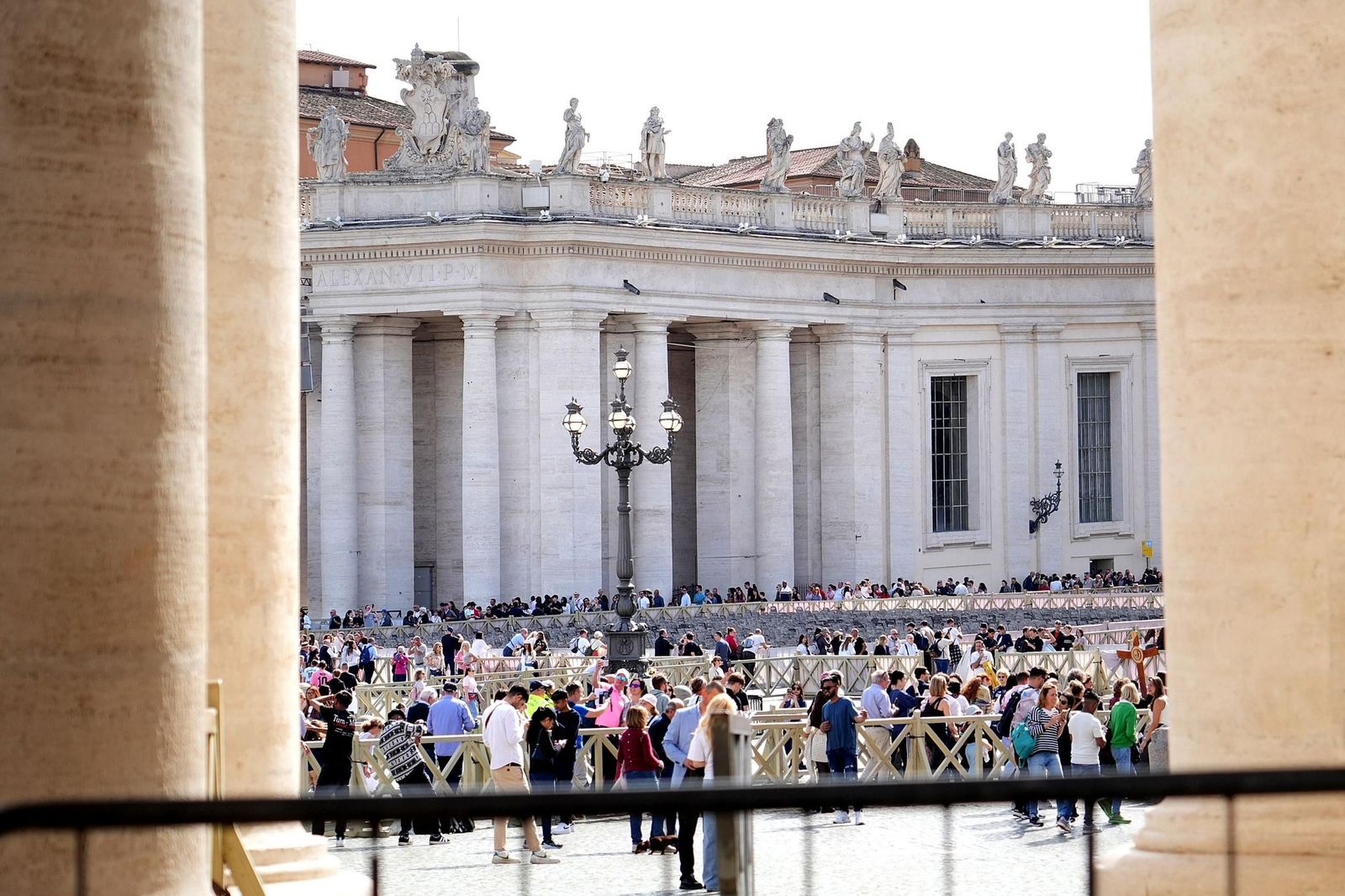Fotos del ambiente en Roma tras la muerte del papa Francisco