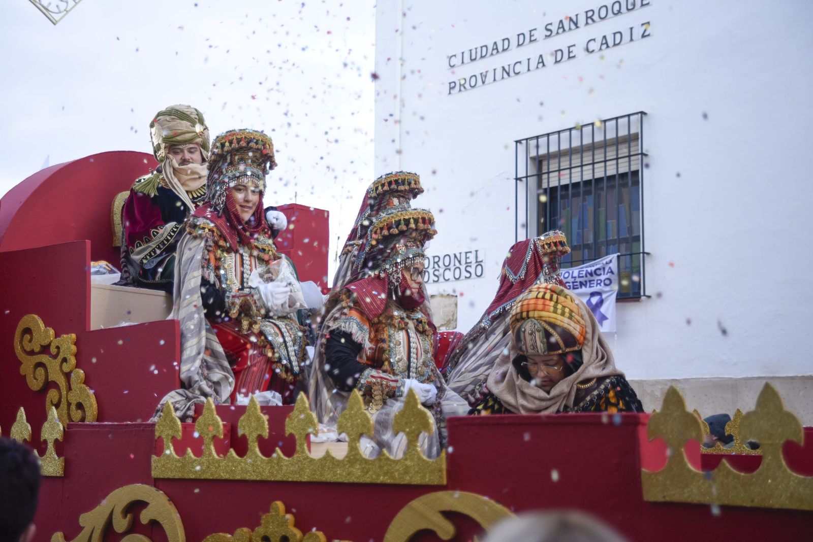Búscate en las fotos de la cabalgata de Reyes Magos 2026 en San Roque