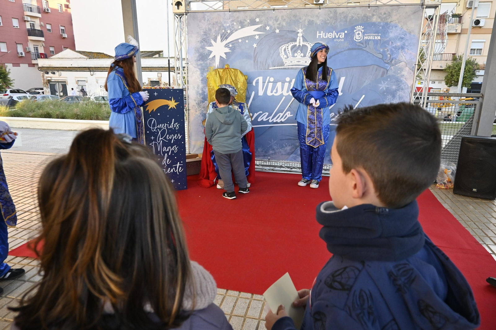 Recogida de cartas del paje real en la plaza Miguel Raya en el Molino, en imágenes