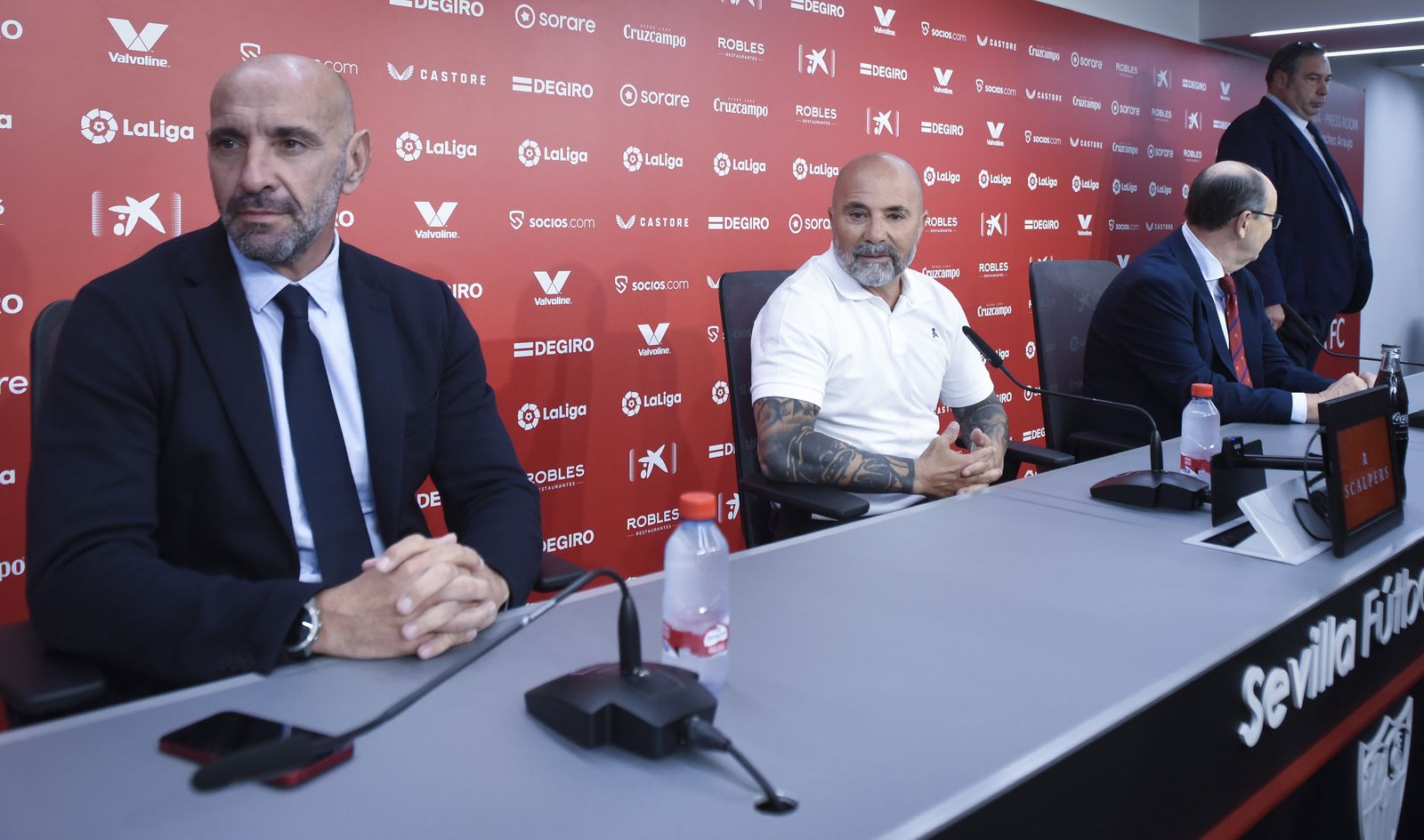 Las imágenes de la presentación de Sampaoli como nuevo entrenador del Sevilla