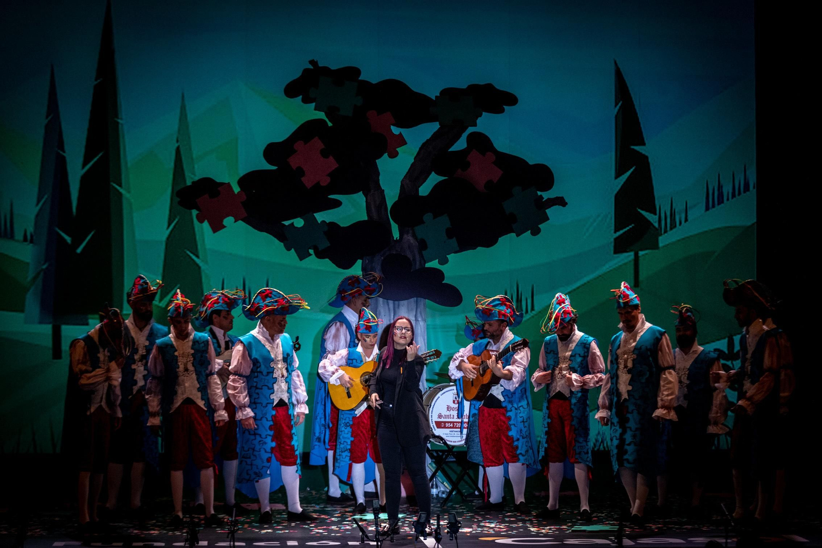 Comparsa 'Los piezas' sobre el escenario