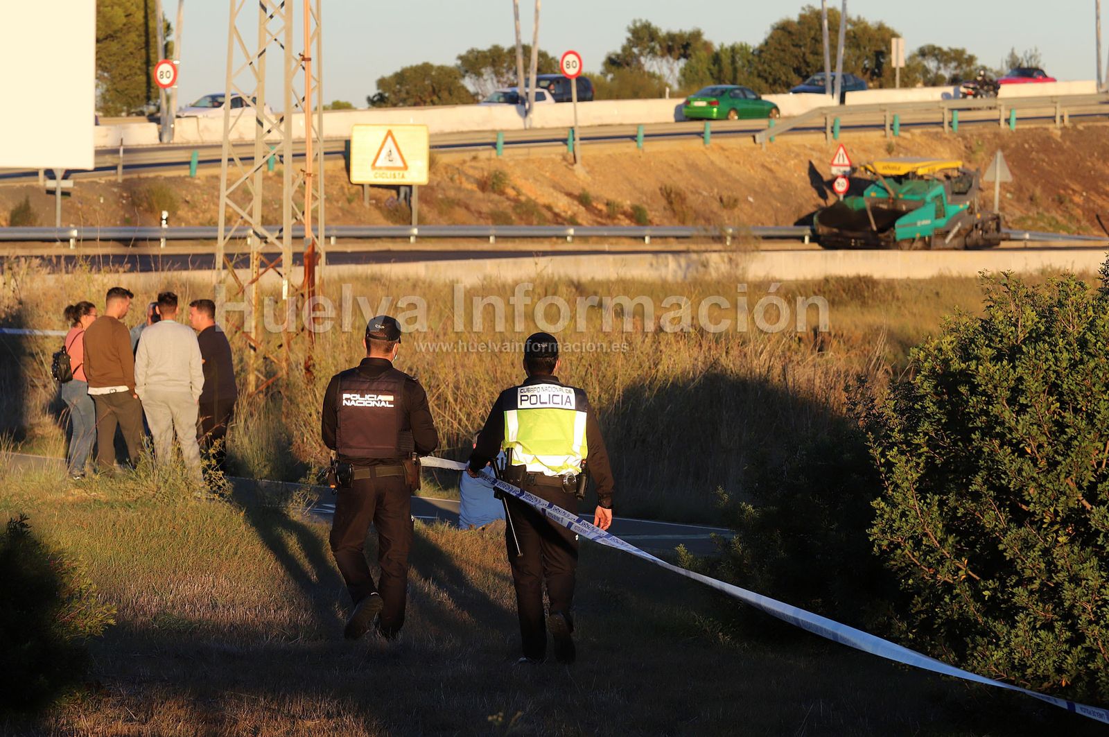 Encuentran los cuerpos de Enrique y Paqui en el acceso al espigón de Huelva, en imágenes