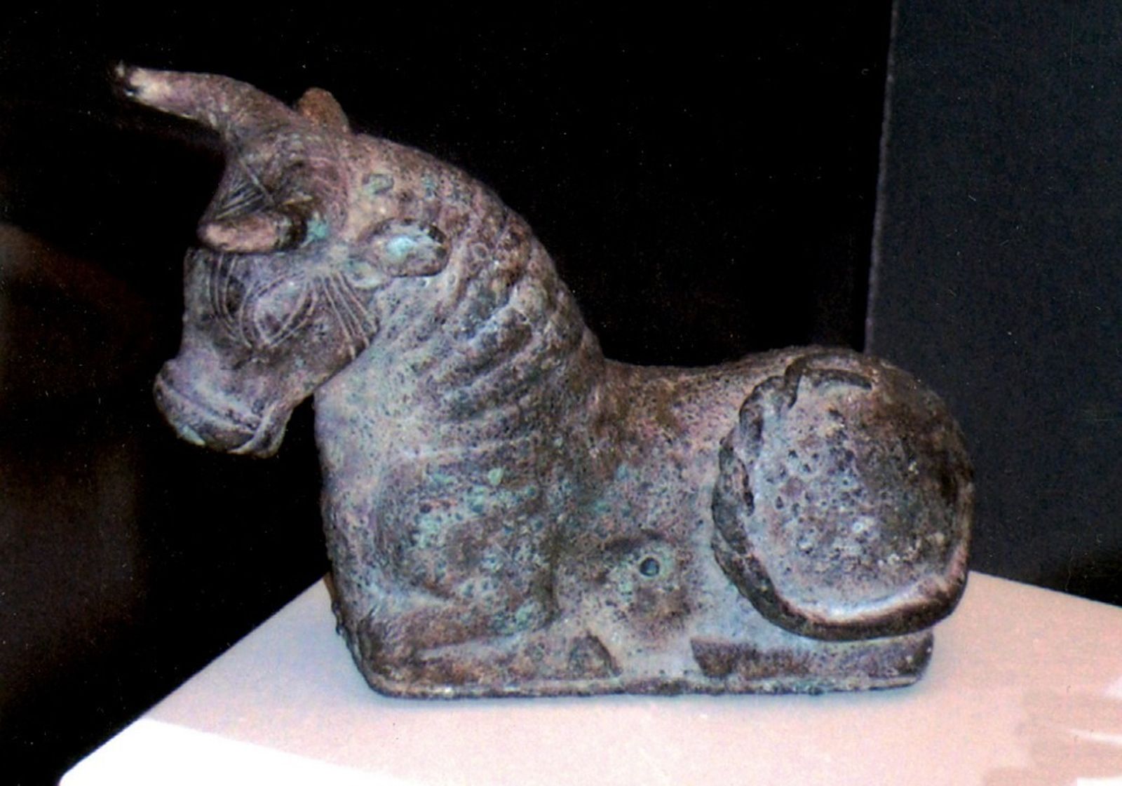 Toro de bronce hallado en el yacimiento fenicio de Cerro del Prado (Museo de Cádiz).