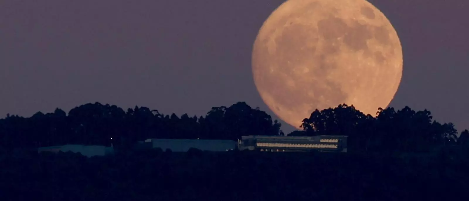 La 'Luna de Ciervo' es el espectáculo lunar más importante del verano
