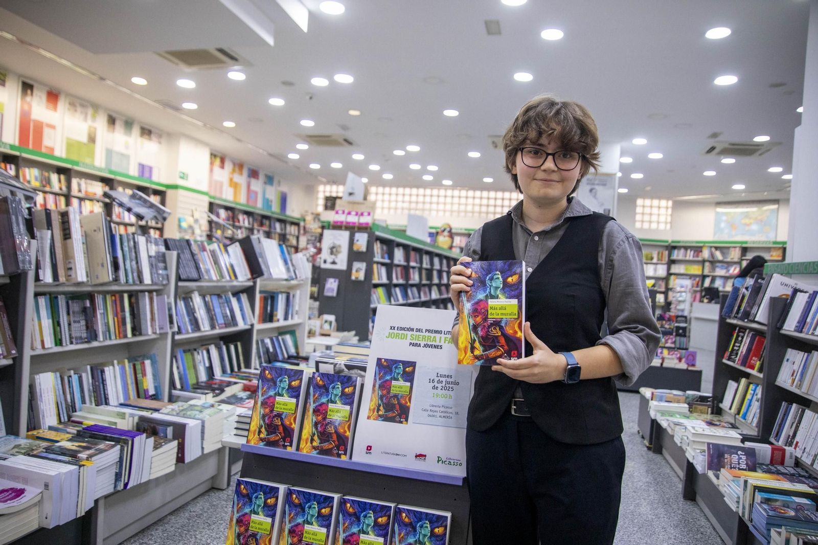Helena Moreno Padilla recibe el XX Premio Jordi Sierra Fabra para jóvenes escritores en la Librería Picasso de Almería