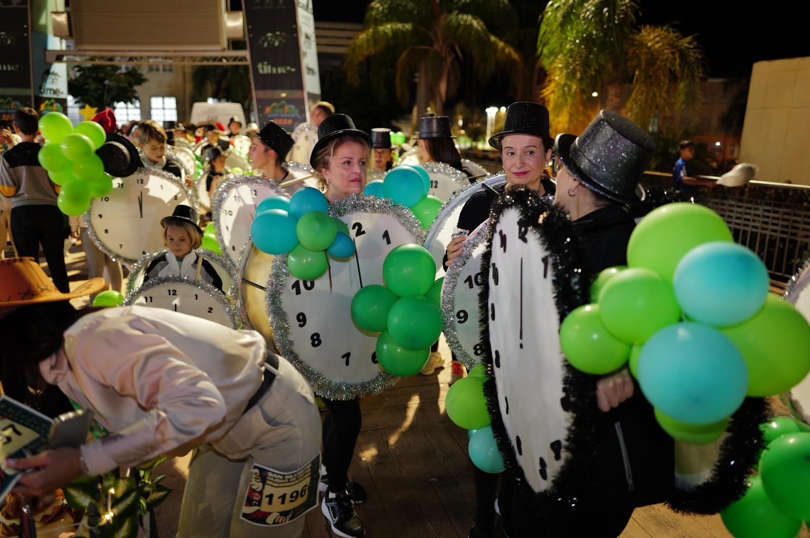 Trolls, coches de choque, bolsas de regalo o exploradores del Parque Jurásico: Así ha sido la San Silvestre de Motril