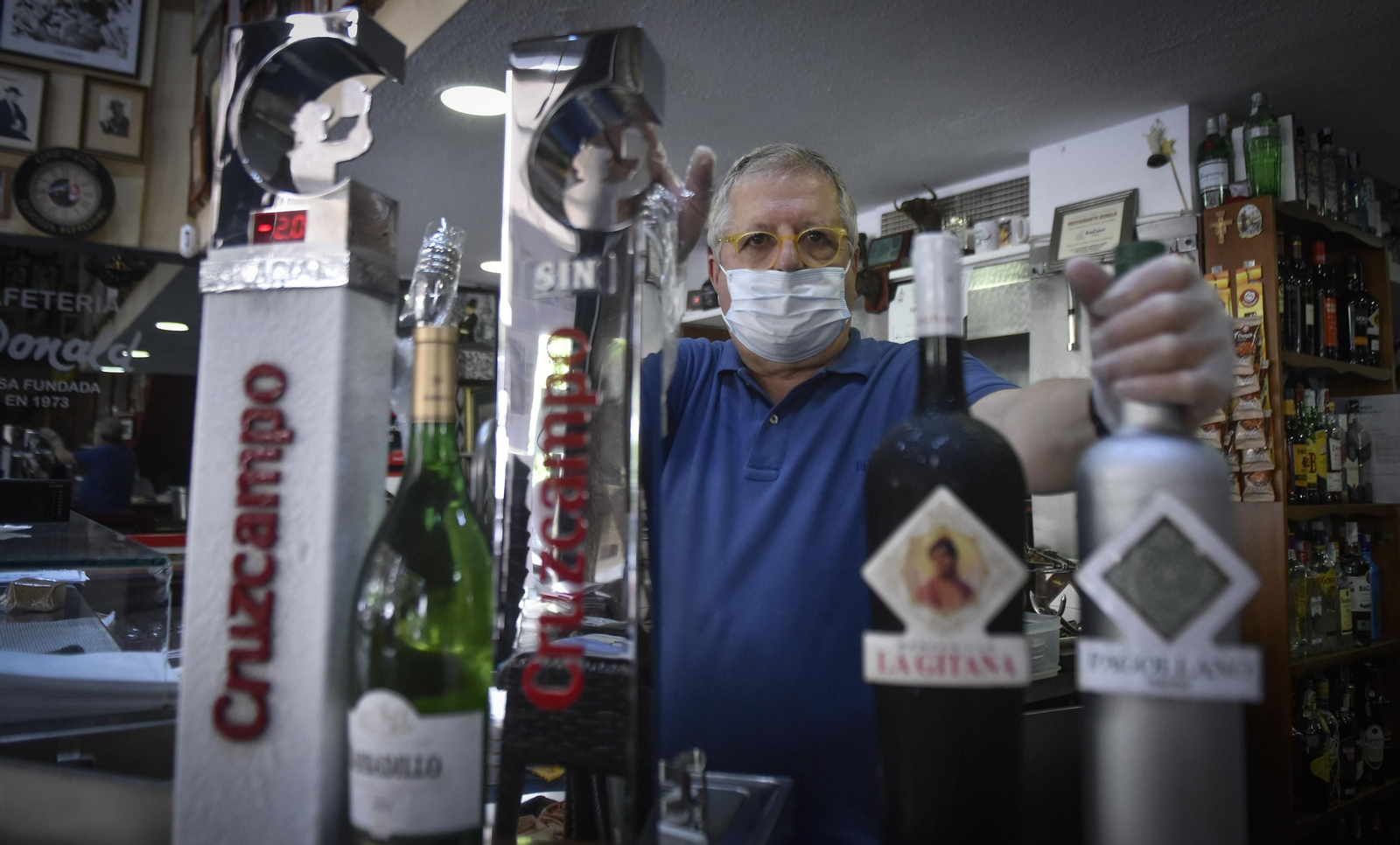 En fase 2 de desescalada se puede estar dentro de los bares