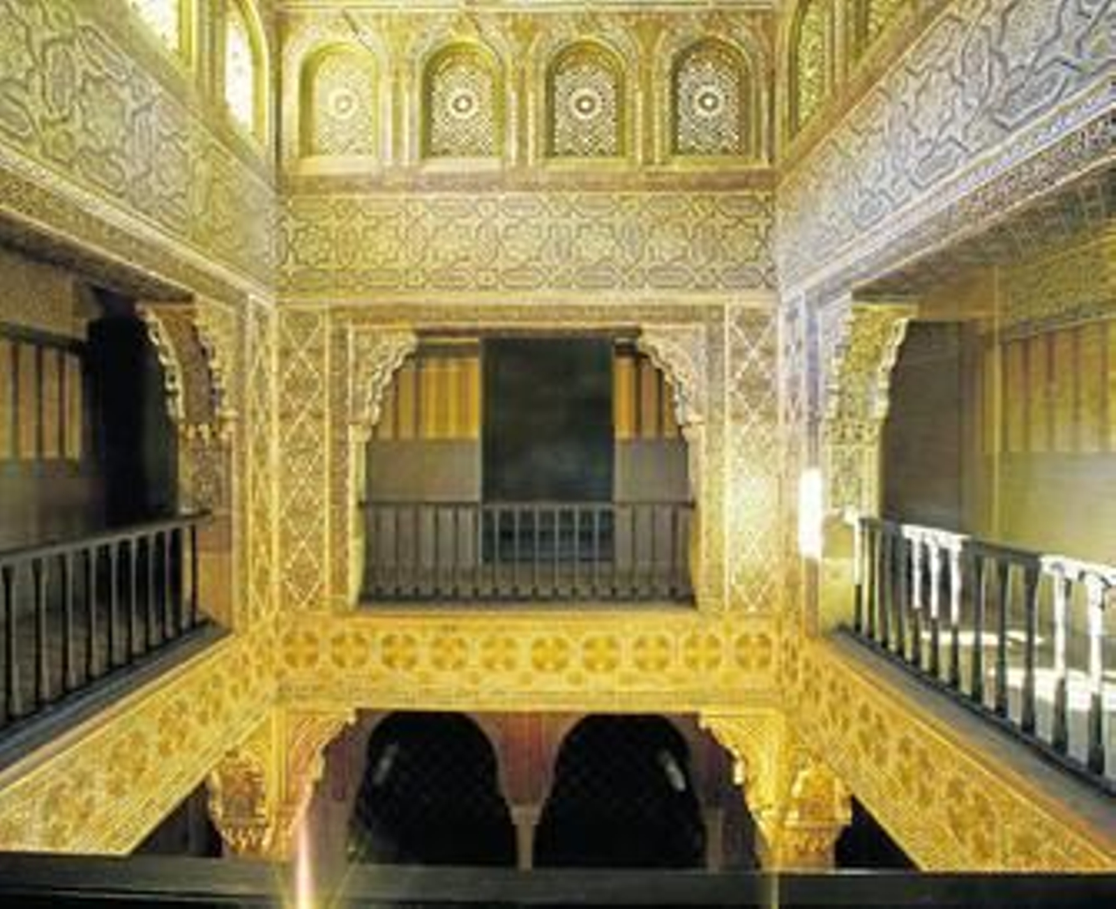 Imagen interior de la Sala de Camas del Baño Real de Comares.