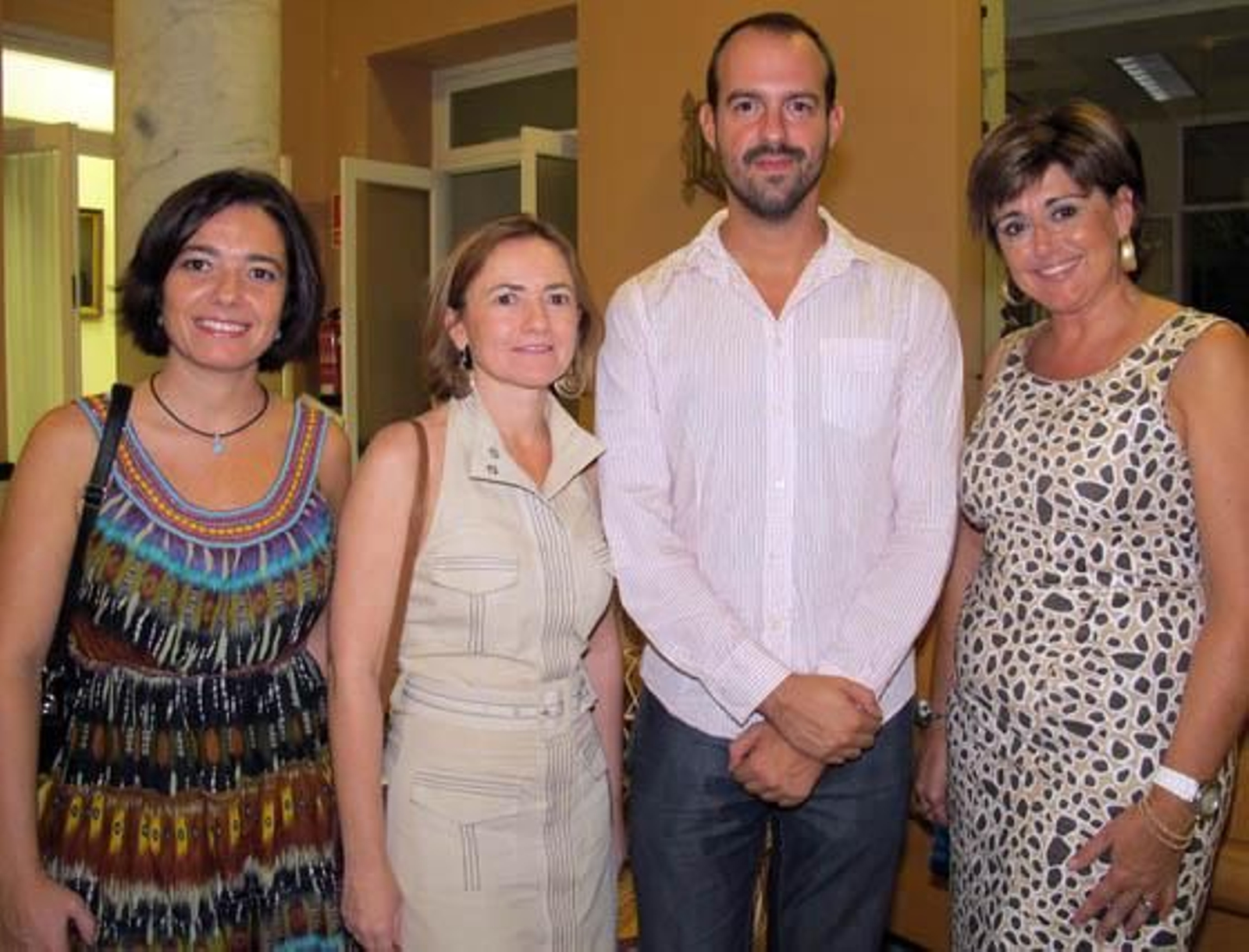 Los oncólogos pediátricos Gema Ramírez, Catalina Márquez e Ignacio Gutiéerez, del Virgen del Rocío, y Ana Fernández-Teijeiro, del Hospital Virgen Macarena.

Foto: Victoria Ramírez