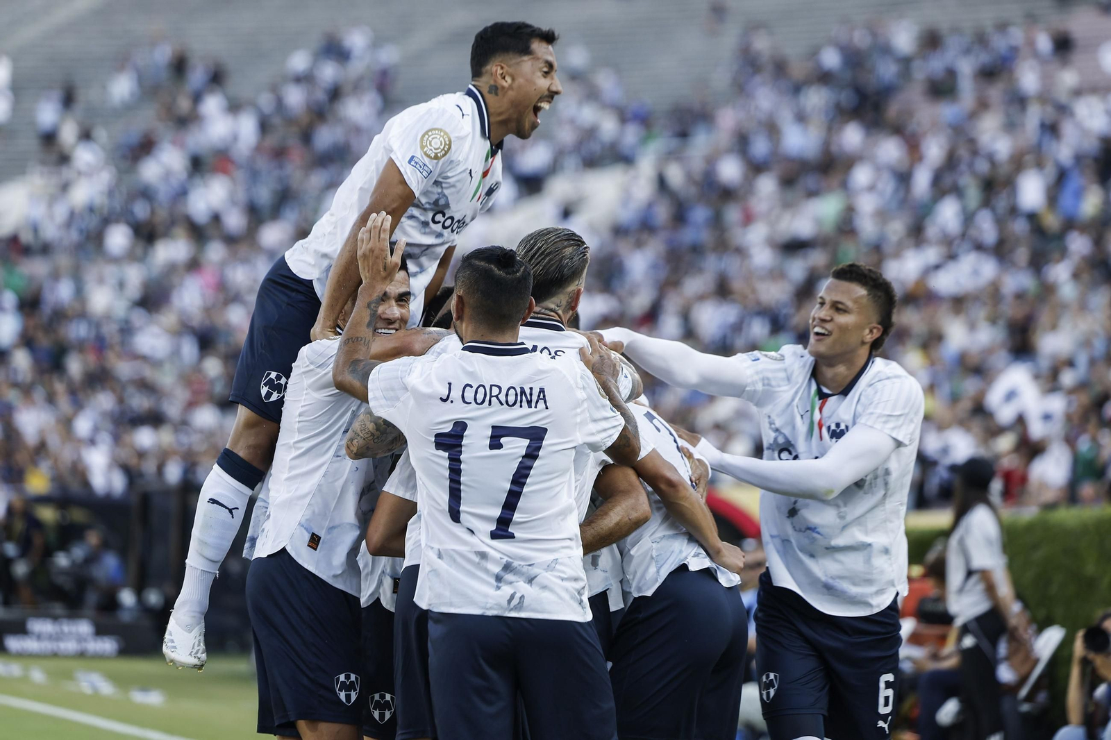 Urawa Red Diamonds-Monterrey (39).jpg