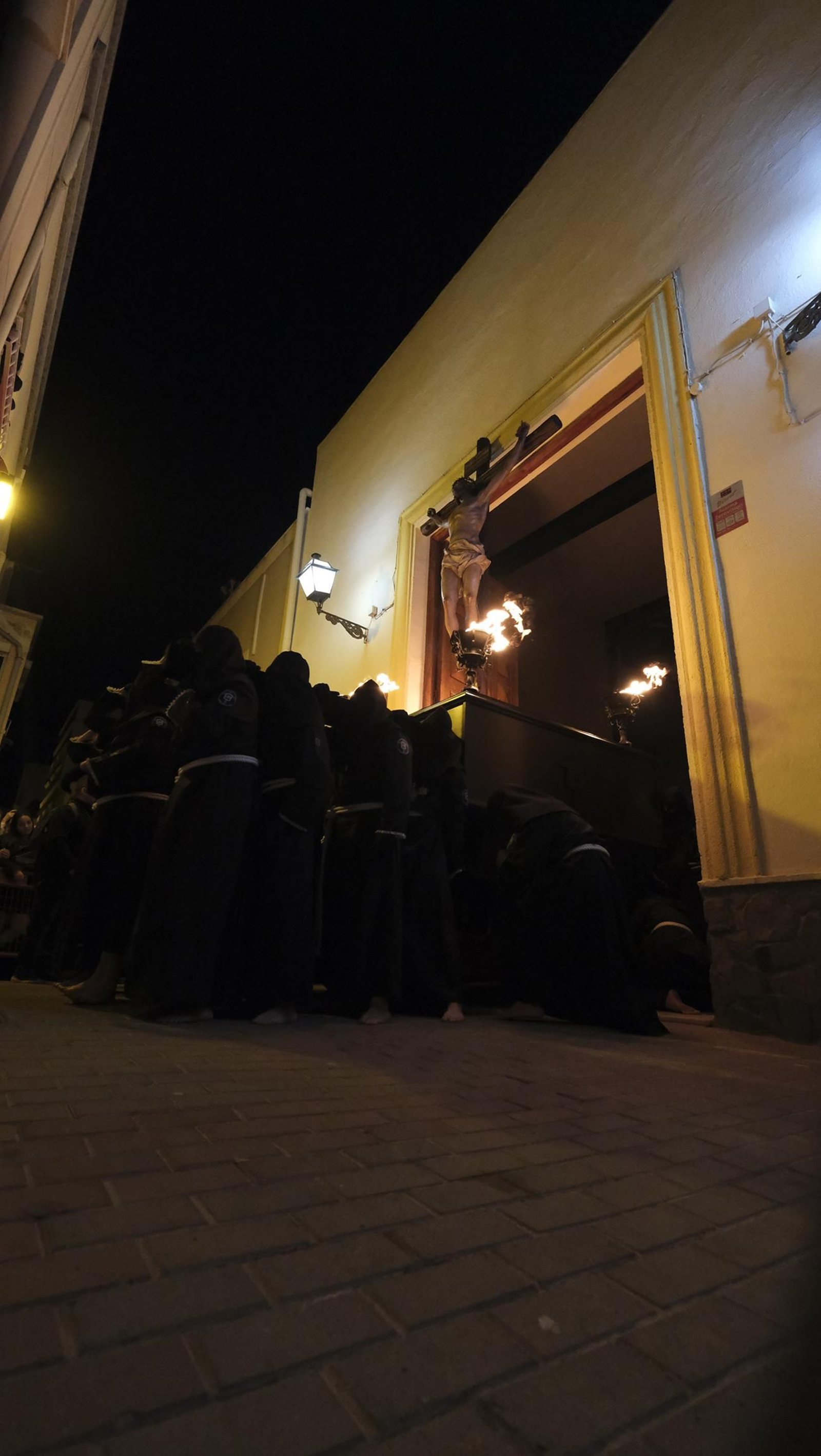 Procesión del Perdón en Almería, en imágenes
