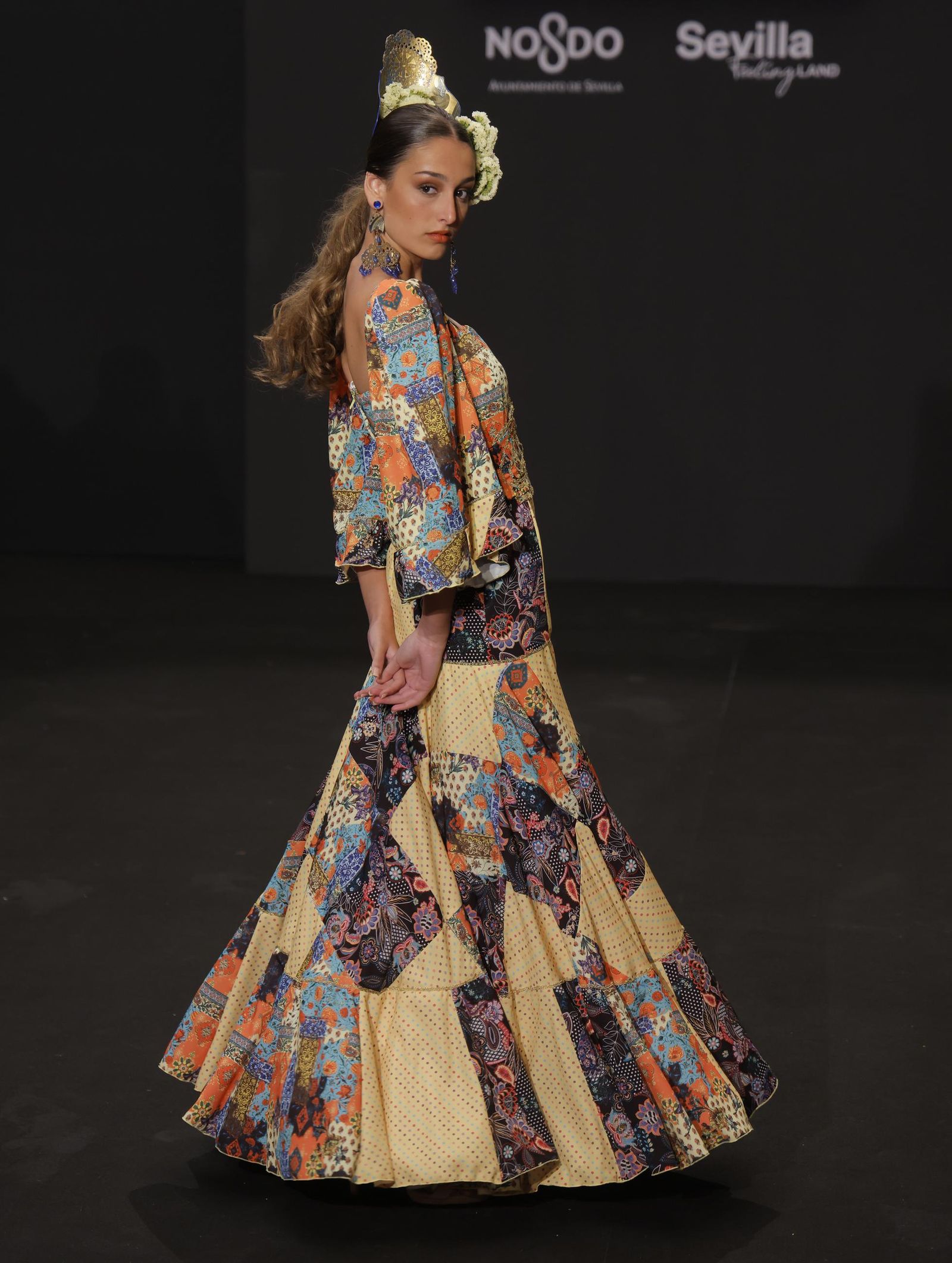 Emprende Lunares, el desfile de moda flamenca de Ángeles de María, que anticipa la Feria de Abril: todas las fotos.